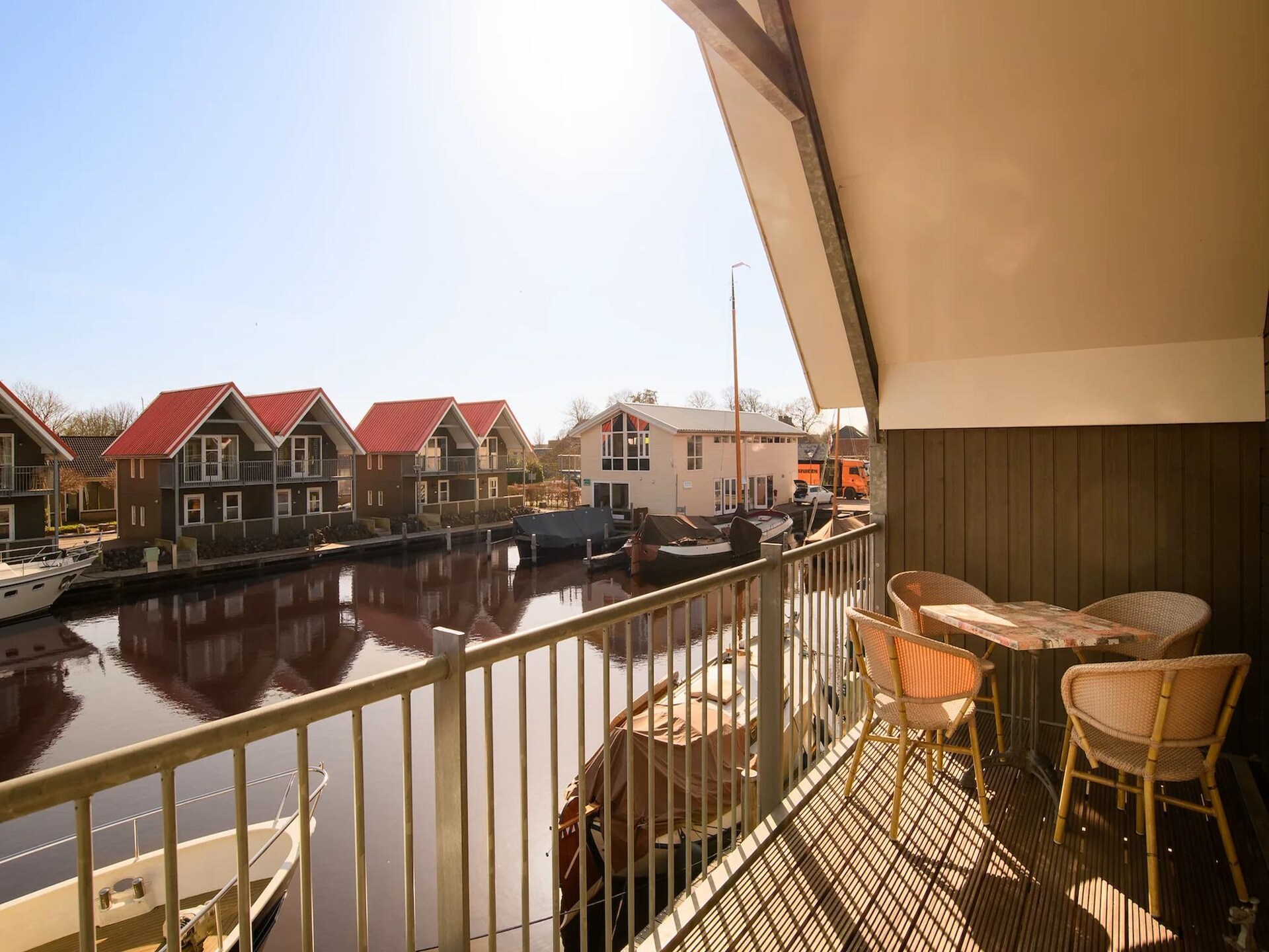 Appartement aan de jachthaven van Terherne met uitzicht op het Sneekermeer - foto 4