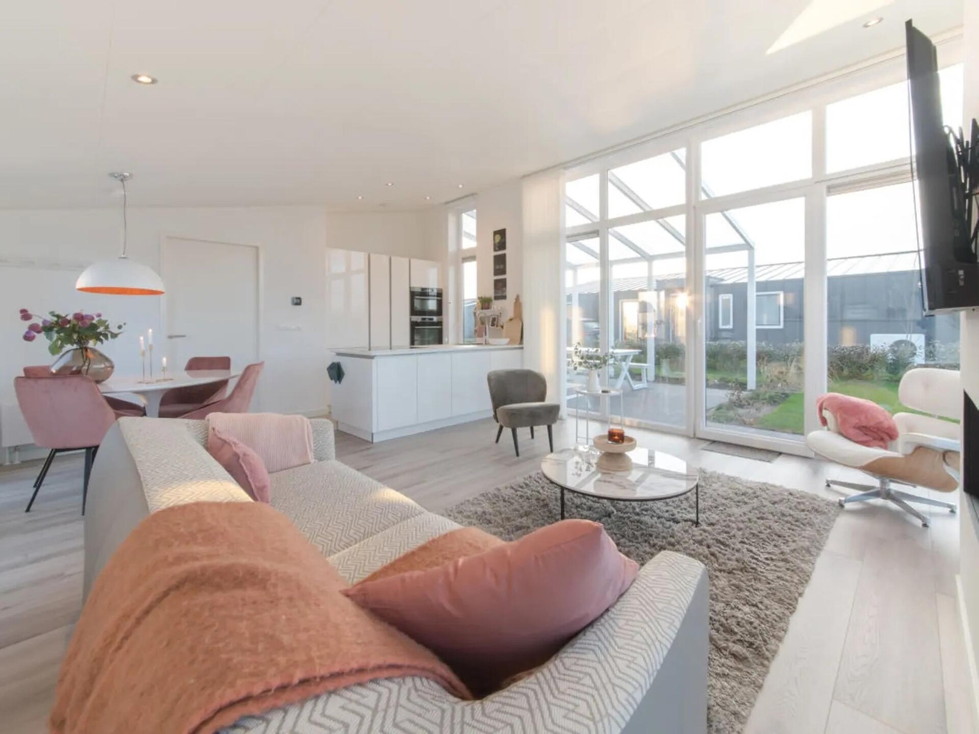 Modern vakantiehuis aan de Oosterschelde met tuin en dijkuitzicht - foto 6