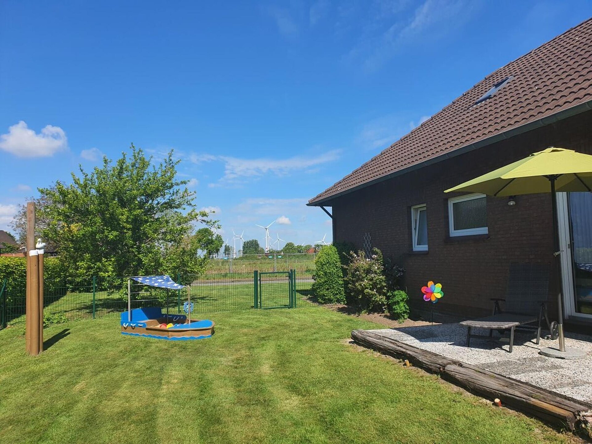 Kindvriendelijk vakantiehuis met omheinde tuin in Oost-Friesland, vlakbij de Noordzee - foto 2