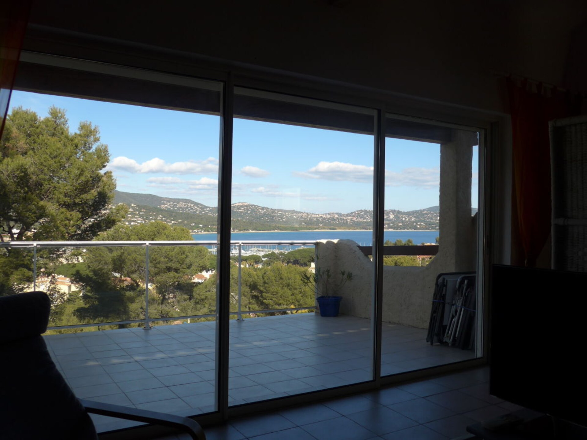 Zonovergoten appartement met dakterras en panoramisch uitzicht over de baai van Cavalaire - foto 4