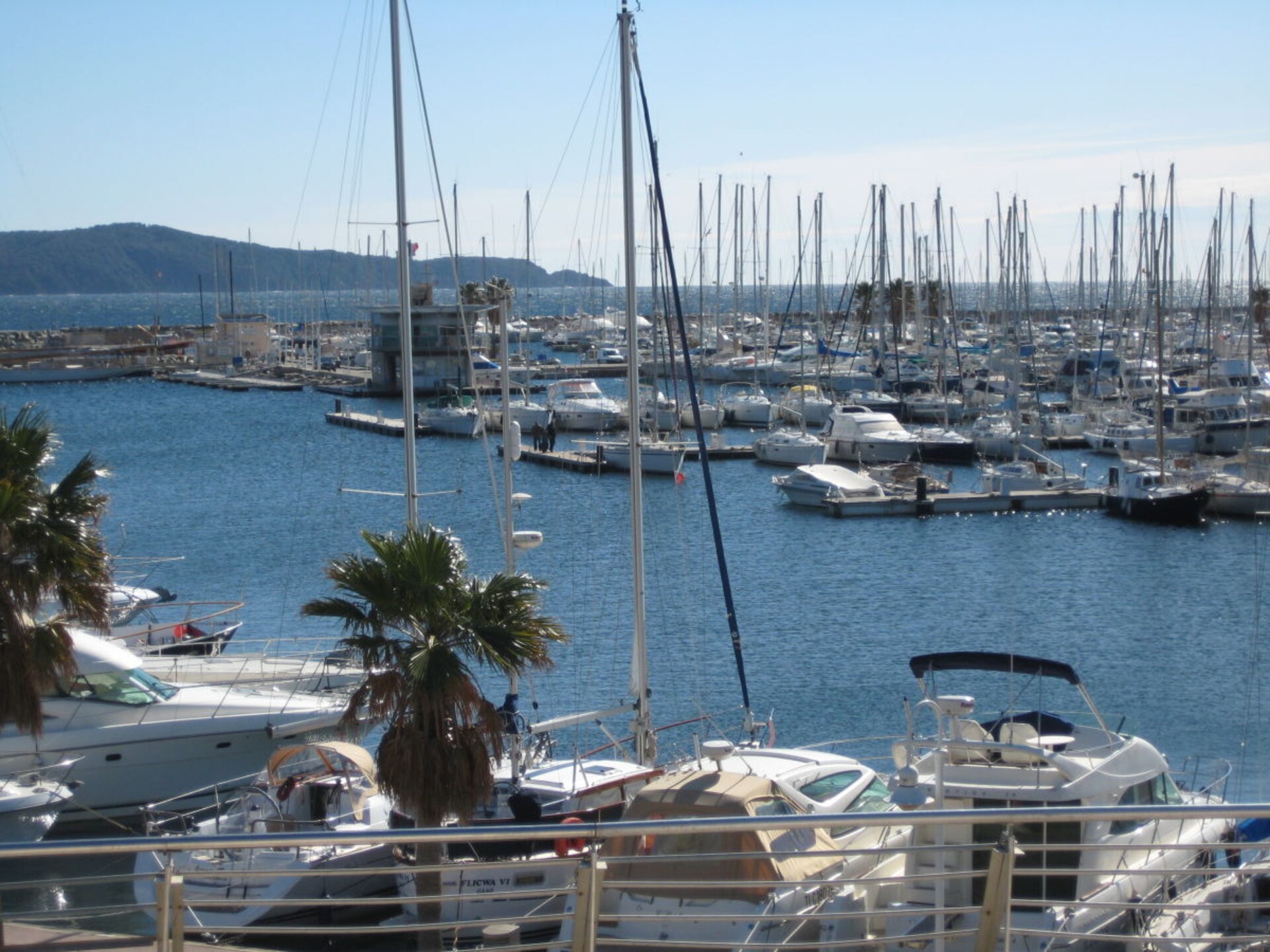 Zonovergoten appartement met dakterras en panoramisch uitzicht over de baai van Cavalaire - foto 15