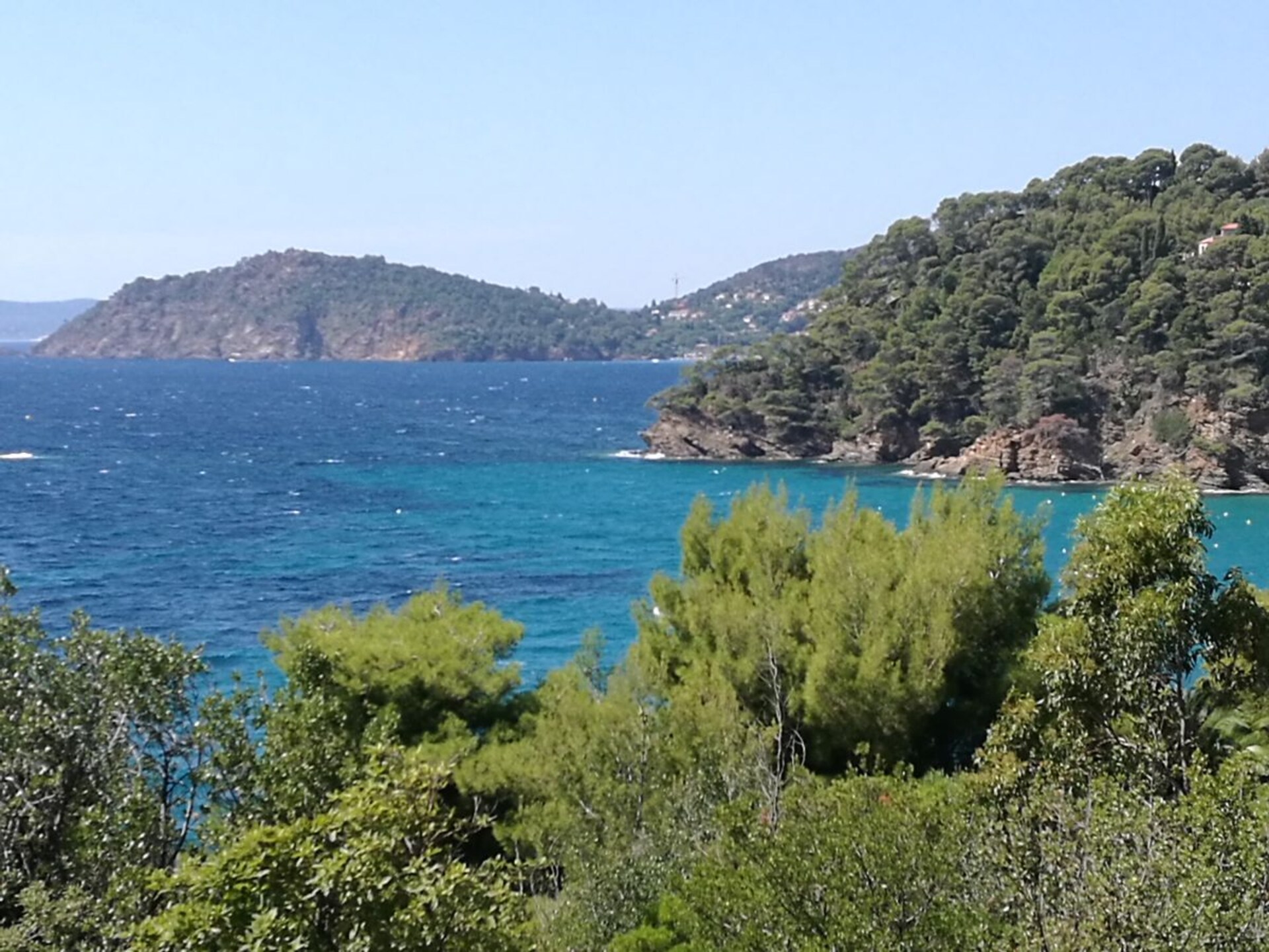 Zonovergoten appartement met dakterras en panoramisch uitzicht over de baai van Cavalaire - foto 19