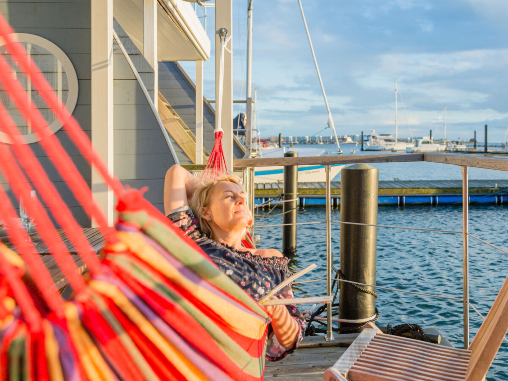 Unieke woonboot in haven Burgstaaken – 5 pers., terras & hangmat - foto 8