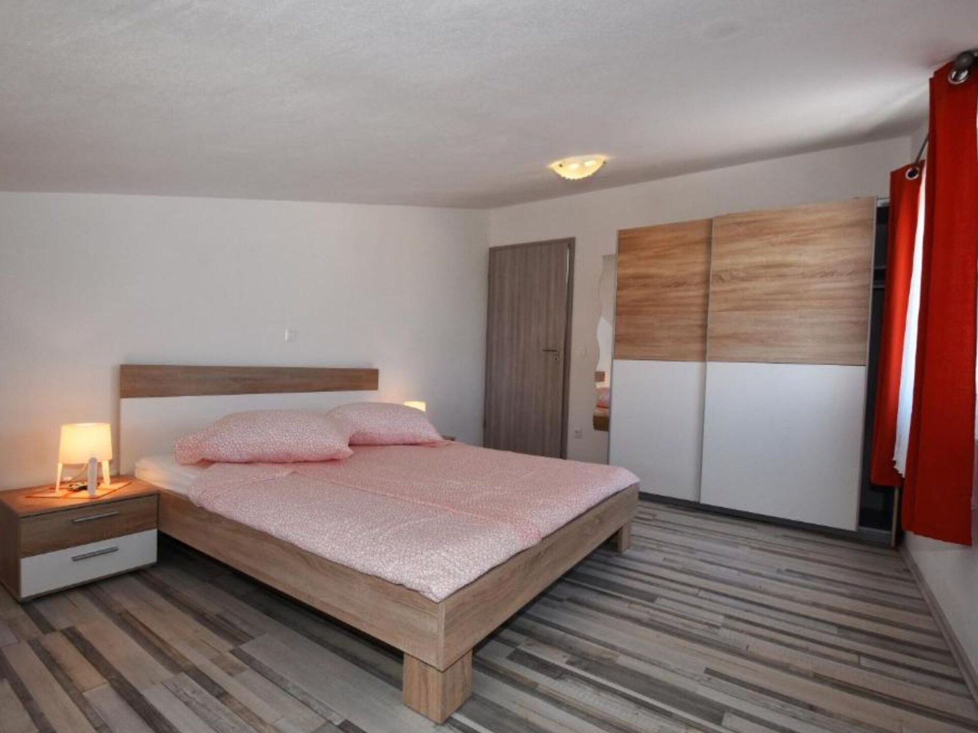 Zonovergoten appartement met zeezicht en terras op 400m van strand in Poreč - foto 7