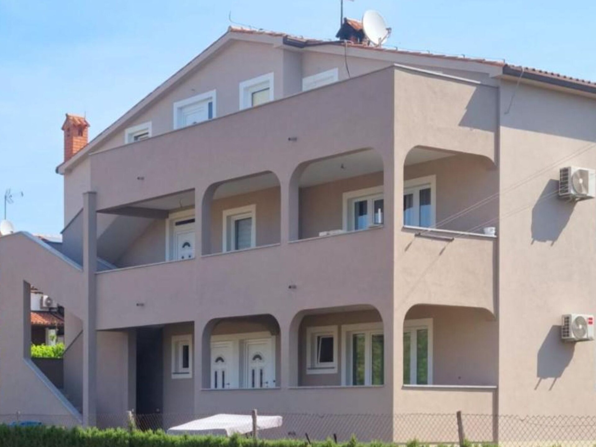 Zonovergoten appartement met zeezicht en terras op 400m van strand in Poreč - foto 18