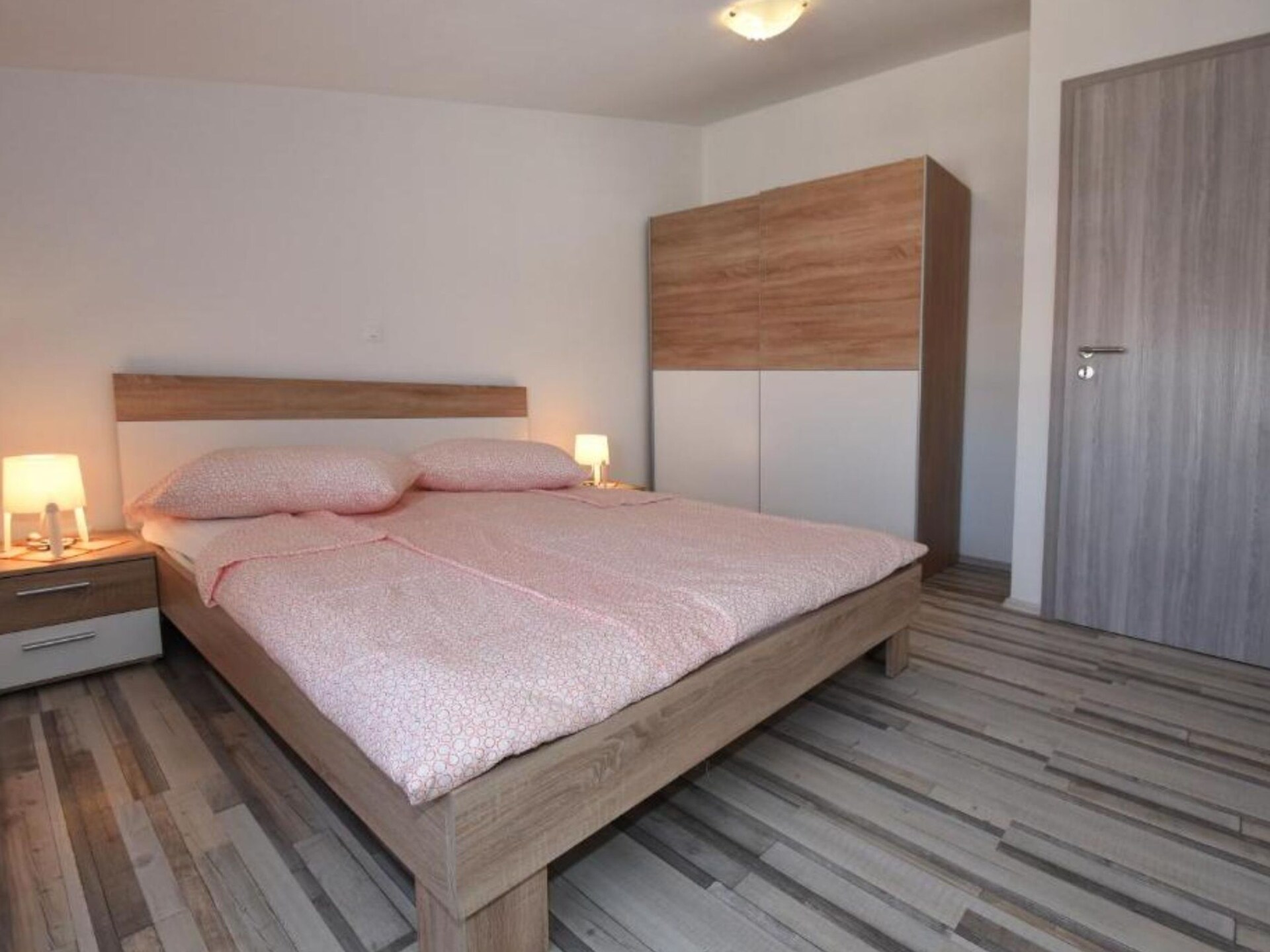 Zonovergoten appartement met zeezicht en terras op 400m van strand in Poreč - foto 8