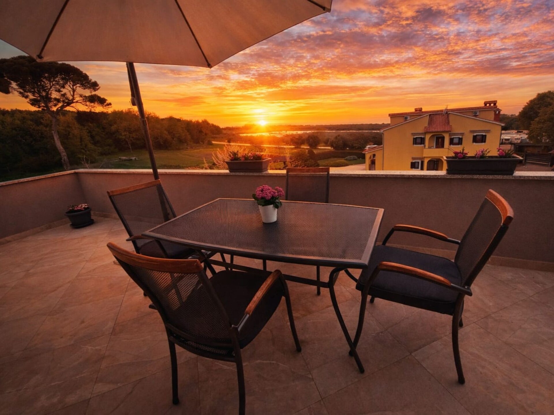 Zonovergoten appartement met zeezicht en terras op 400m van strand in Poreč - foto 17