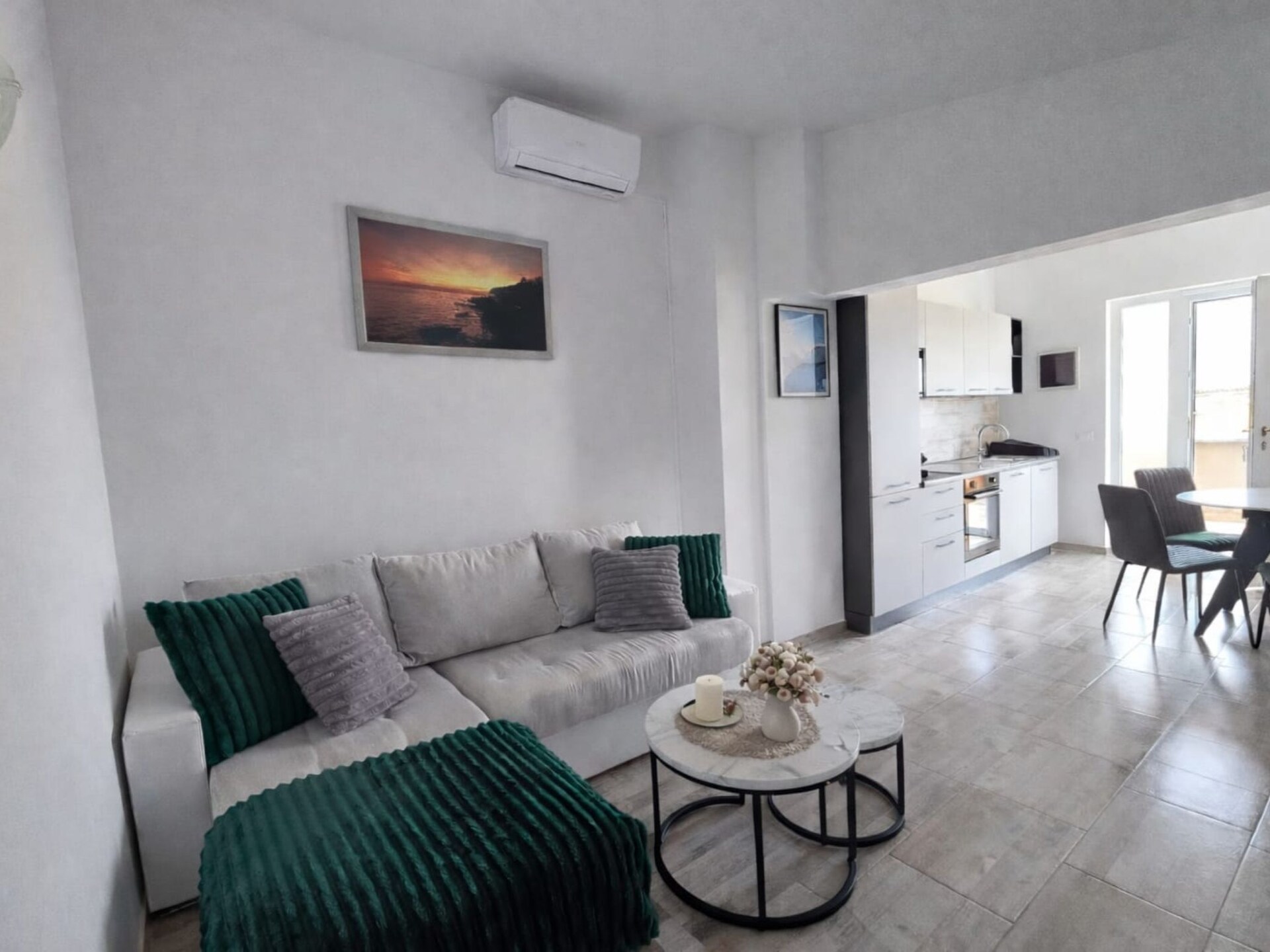 Zonovergoten appartement met zeezicht en terras op 400m van strand in Poreč - foto 2