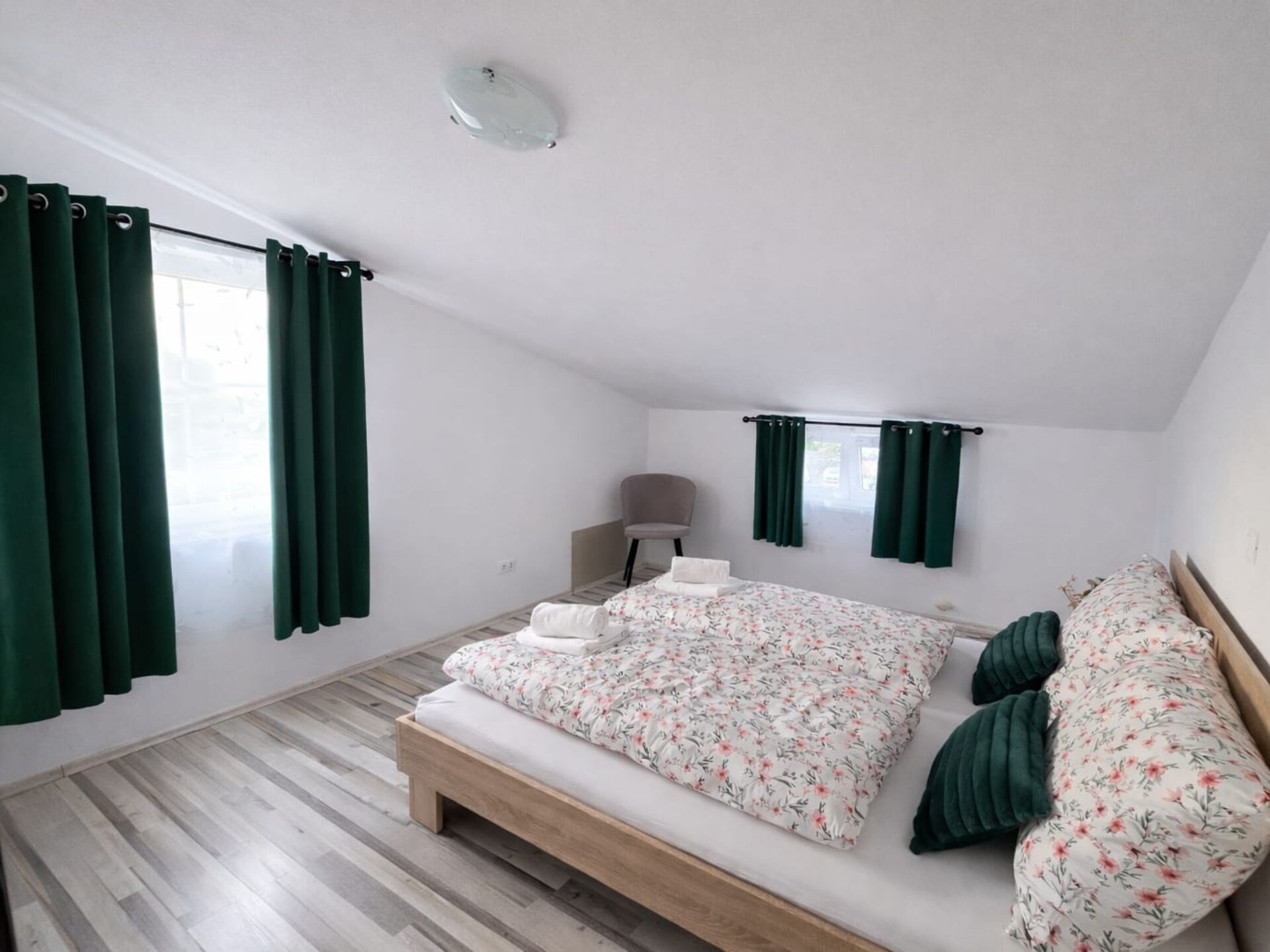 Zonovergoten appartement met zeezicht en terras op 400m van strand in Poreč - foto 10