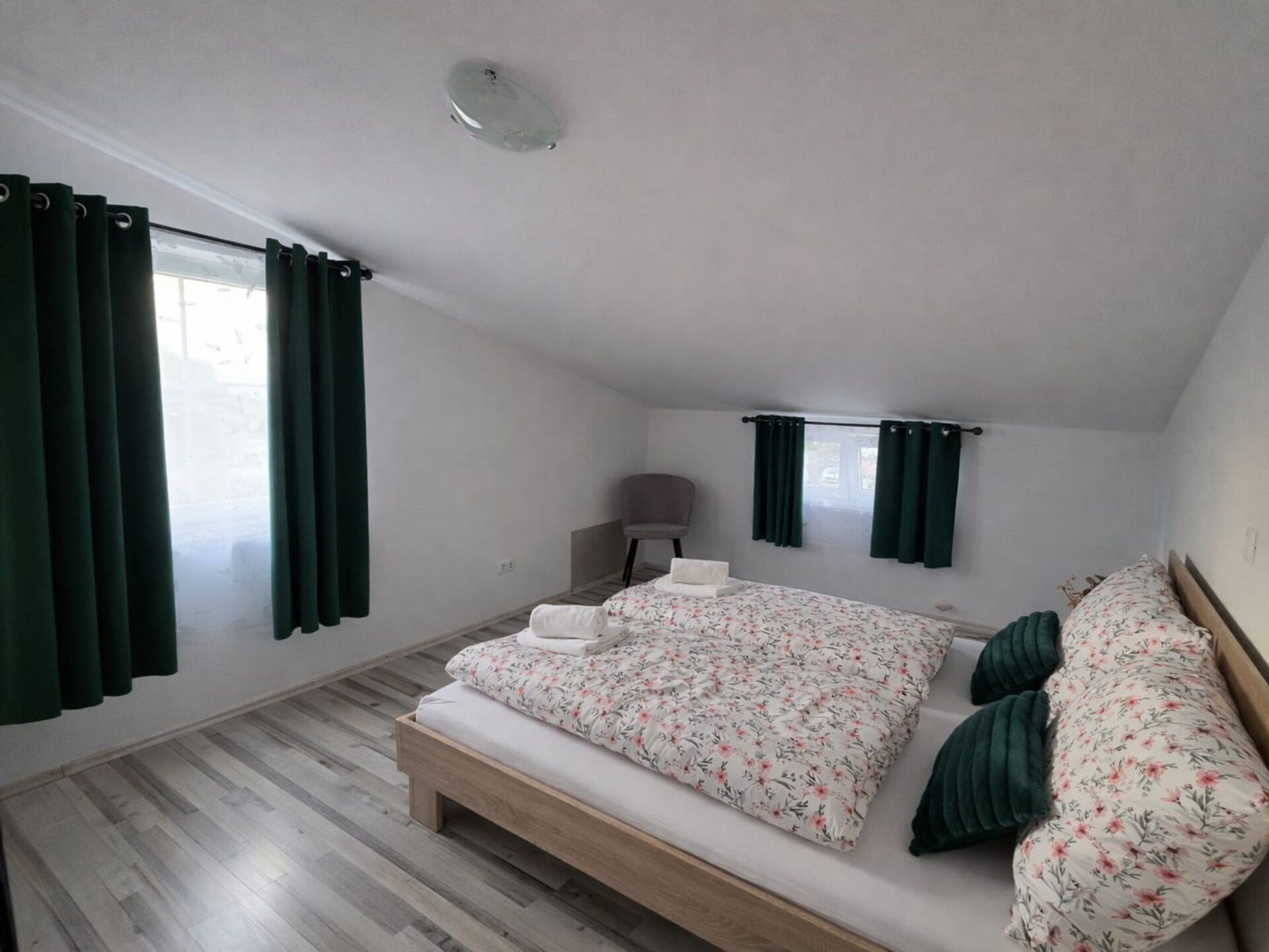Zonovergoten appartement met zeezicht en terras op 400m van strand in Poreč - foto 13