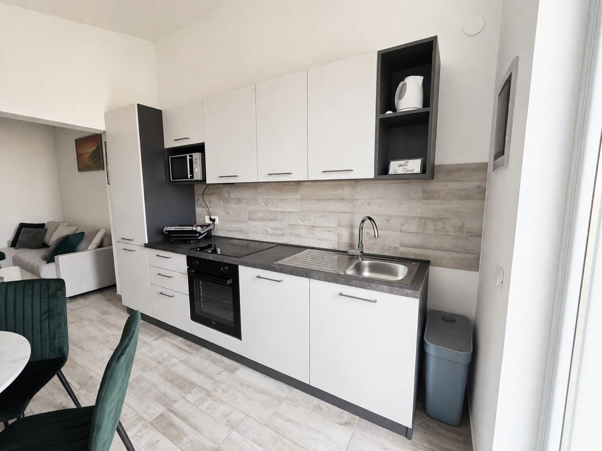 Zonovergoten appartement met zeezicht en terras op 400m van strand in Poreč - foto 6
