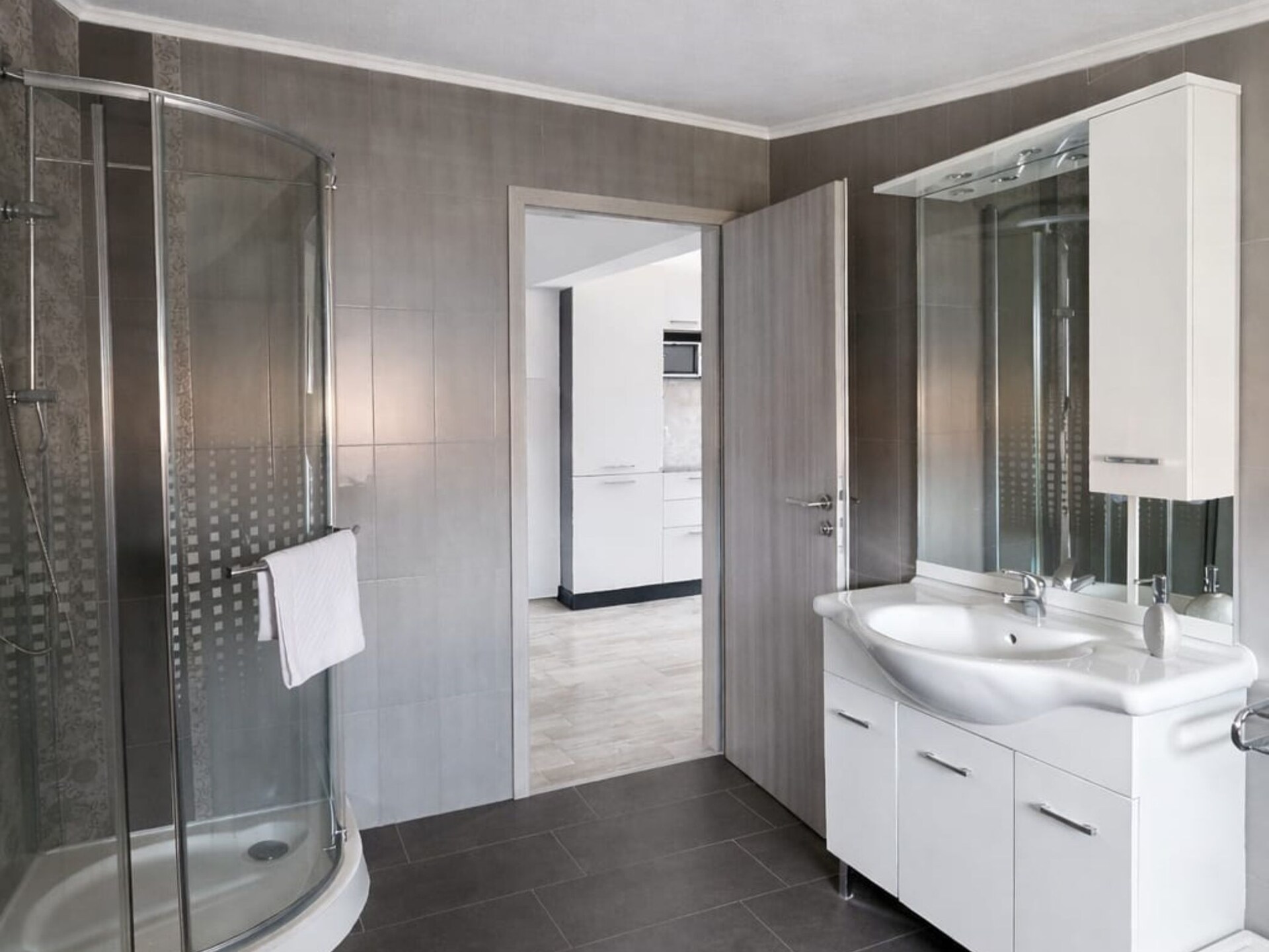 Zonovergoten appartement met zeezicht en terras op 400m van strand in Poreč - foto 15