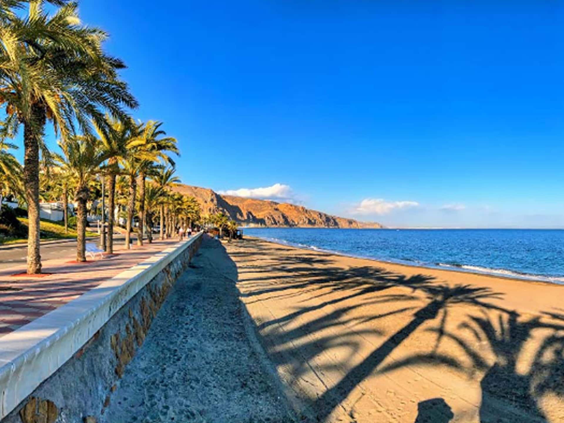 Vakantiehuis aan het strand in Roquetas de Mar - foto 26