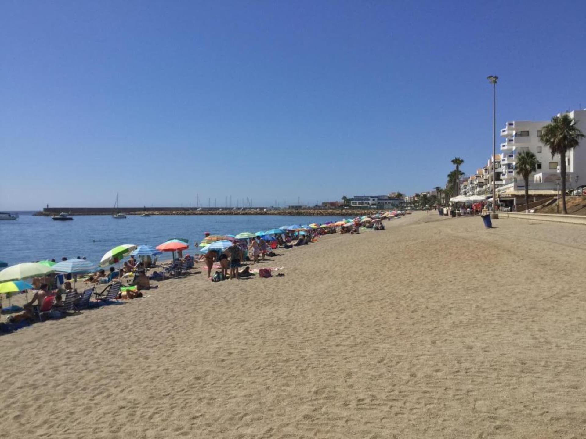 Vakantiehuis aan het strand in Roquetas de Mar - foto 40
