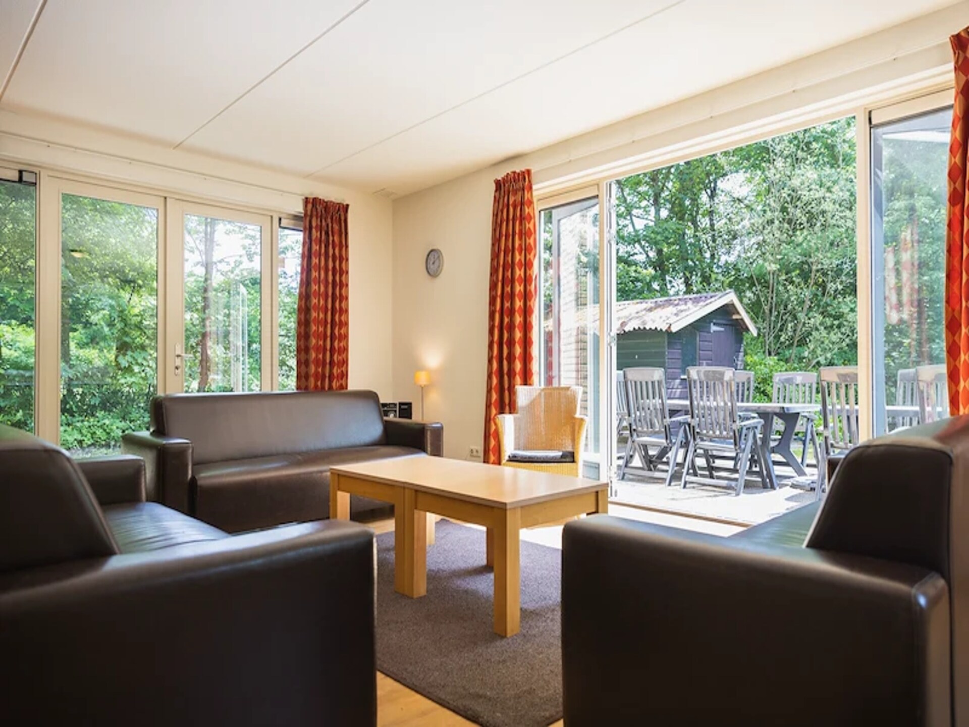 Ruime 10-persoons bungalow met sauna aan de rand van de Veluwse bossen - foto 7