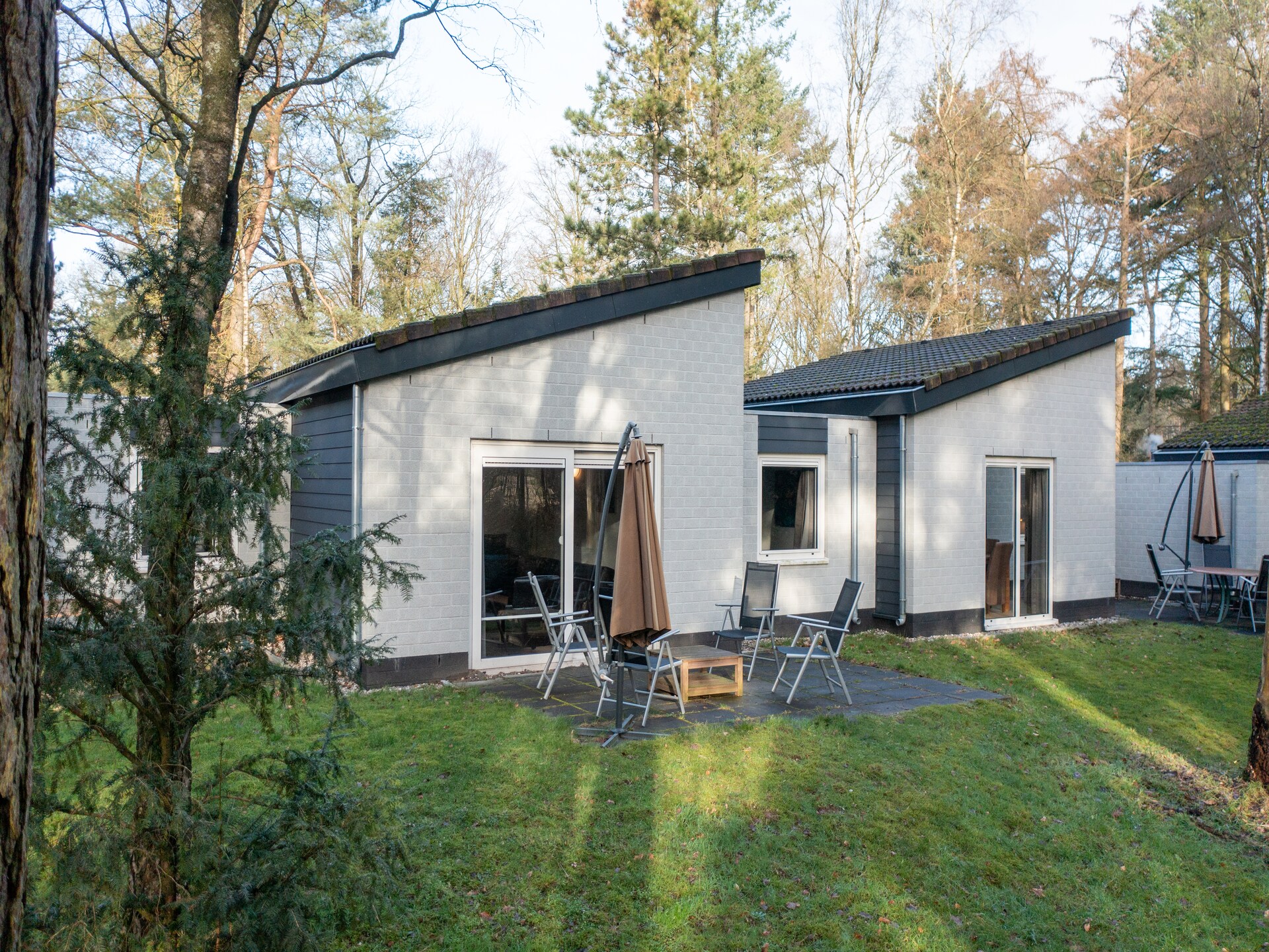 Gerestylede bungalow op autovrij Vakantiepark De Berkenhorst op de Veluwe - foto 9