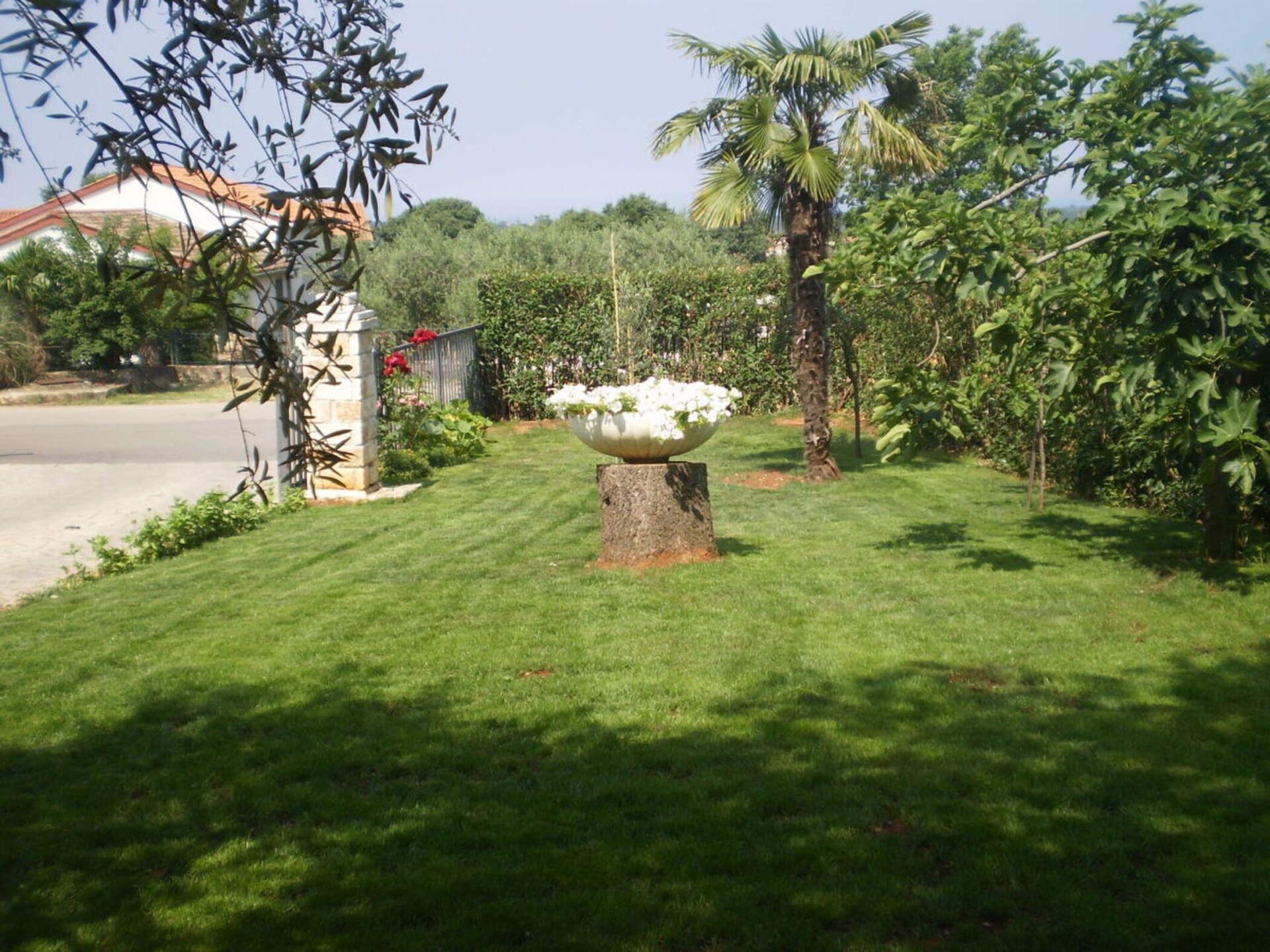 Modern appartement nabij Poreč met zeezicht en terras - foto 18