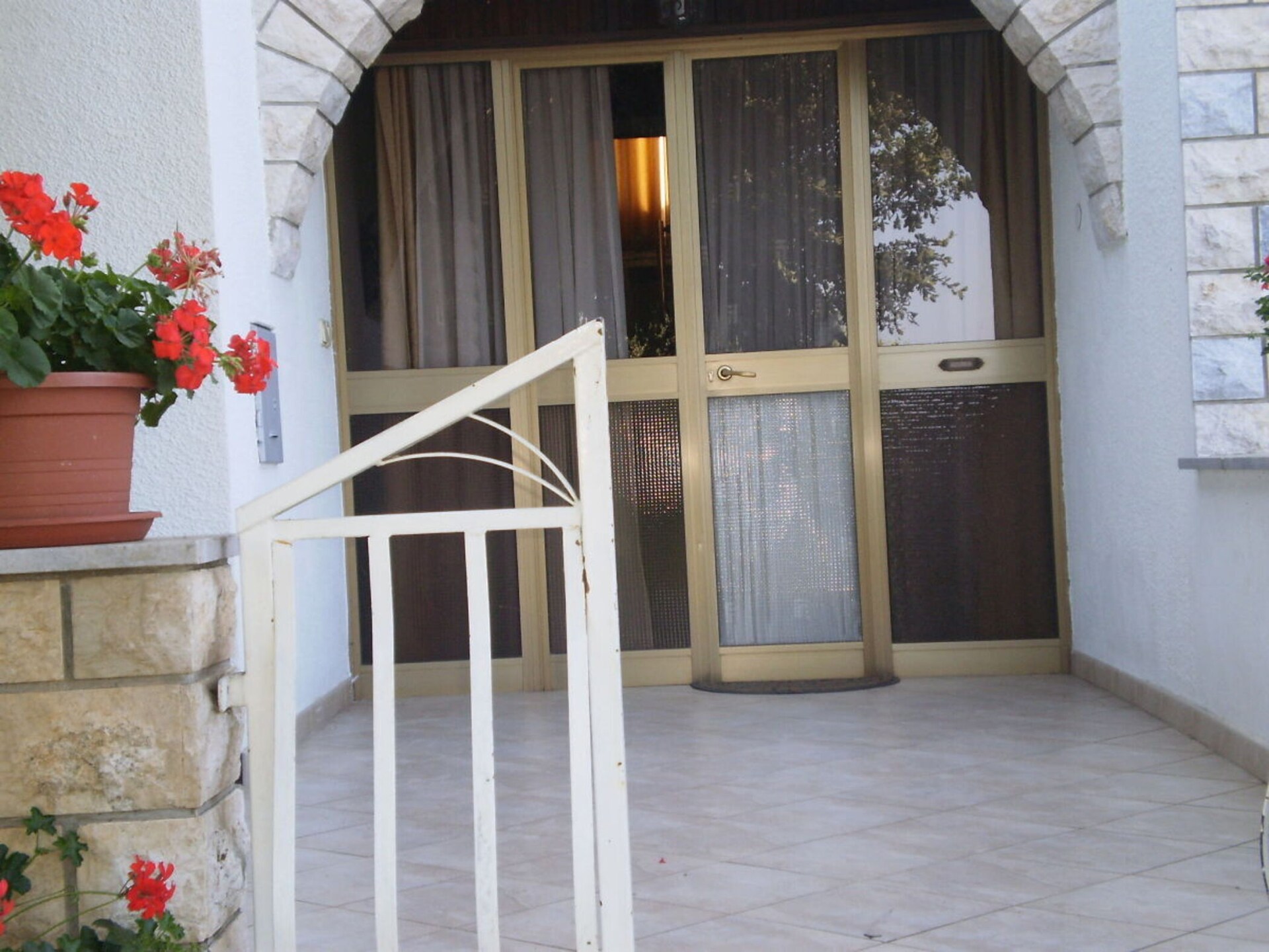 Modern appartement nabij Poreč met zeezicht en terras - foto 7