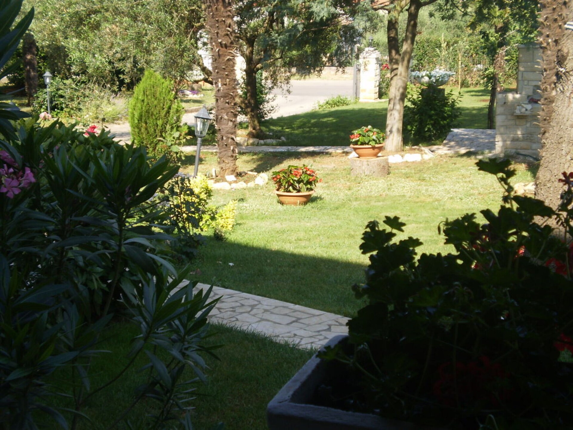 Modern appartement nabij Poreč met zeezicht en terras - foto 19