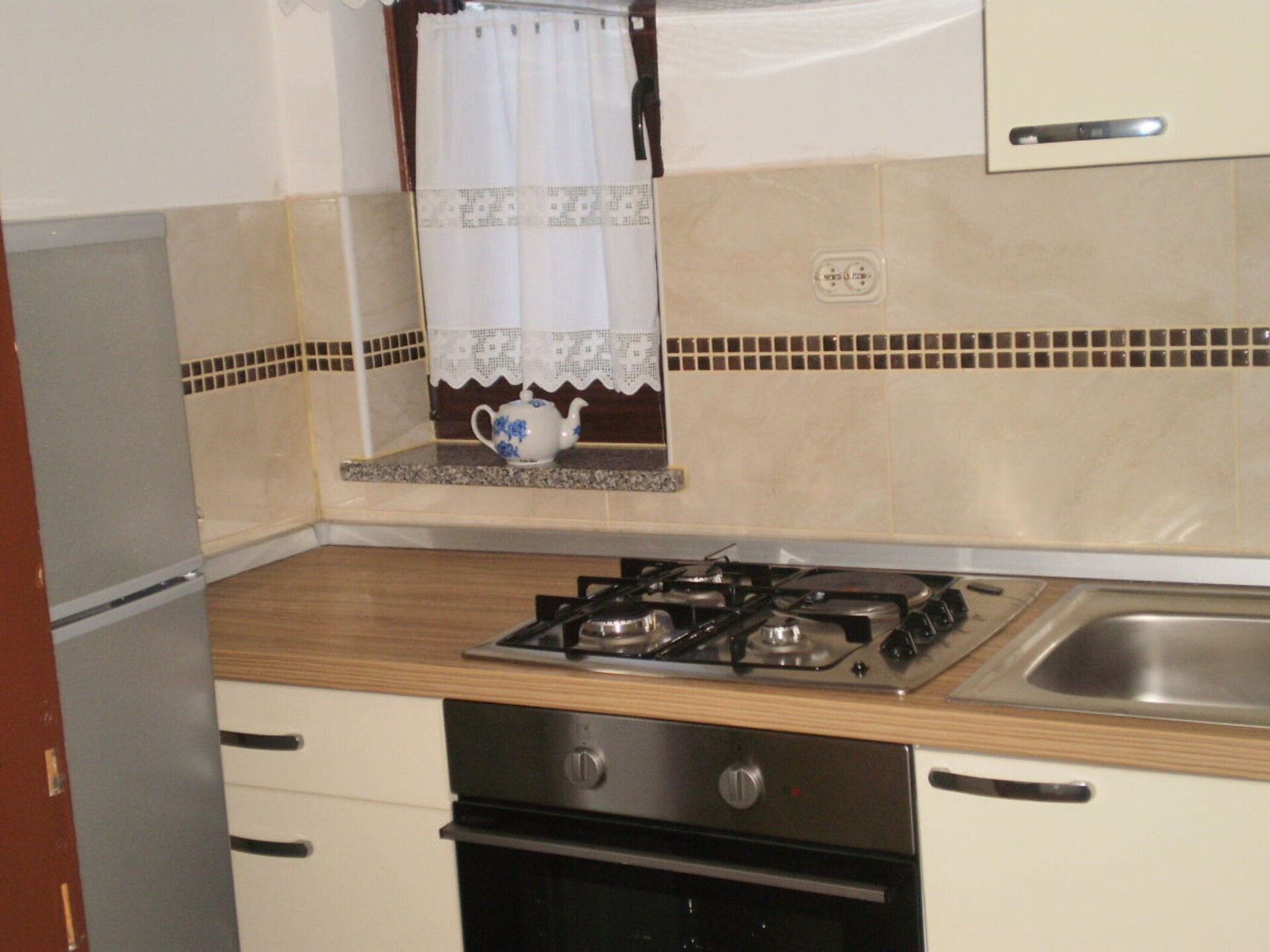 Modern appartement nabij Poreč met zeezicht en terras - foto 10