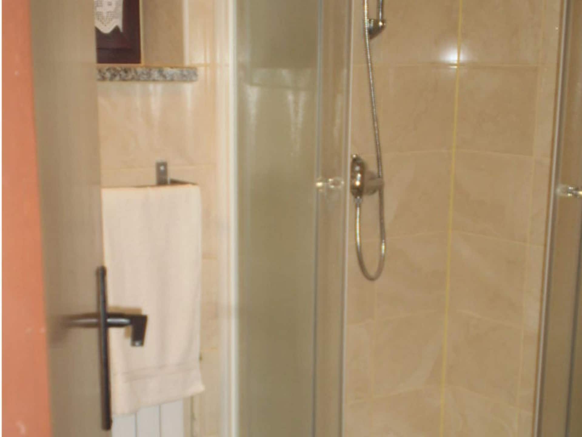 Modern appartement nabij Poreč met zeezicht en terras - foto 16