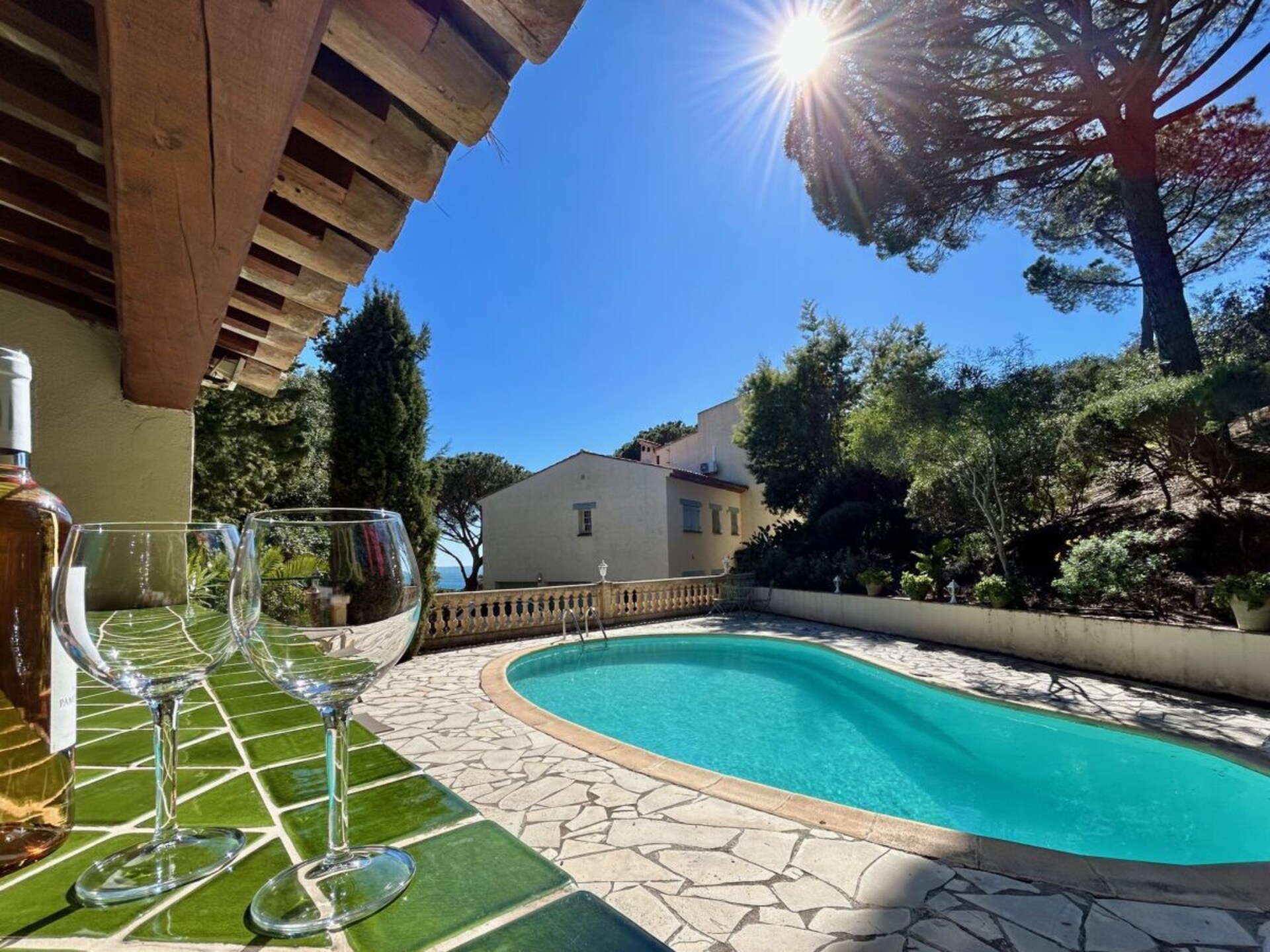 Ruime villa met privézwembad en zeezicht in Sainte-Maxime, 3 km van het strand - foto 7