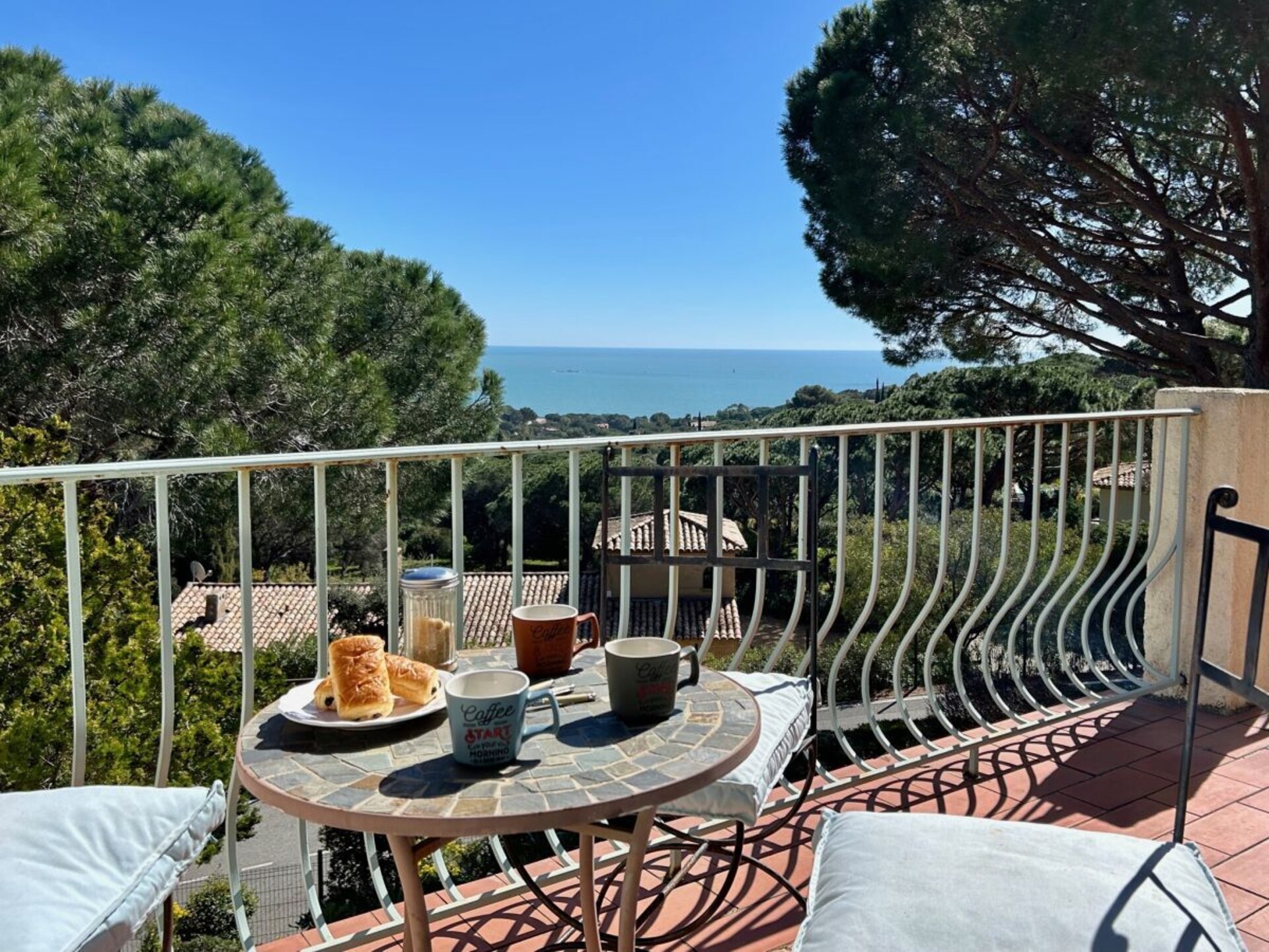 Ruime villa met privézwembad en zeezicht in Sainte-Maxime, 3 km van het strand - foto 28