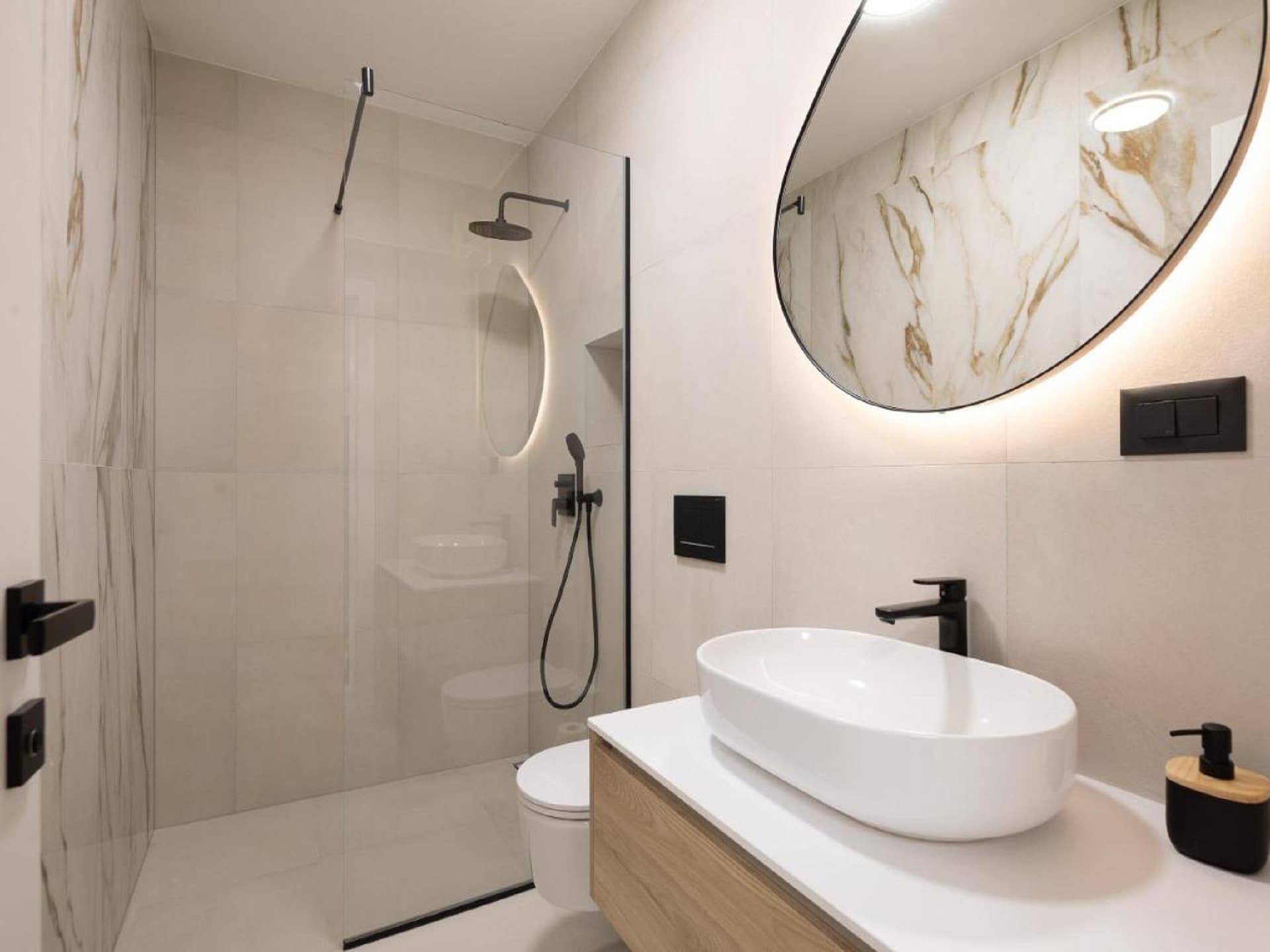 8-persoons luxe villa met privézwembad in Trogir - foto 17