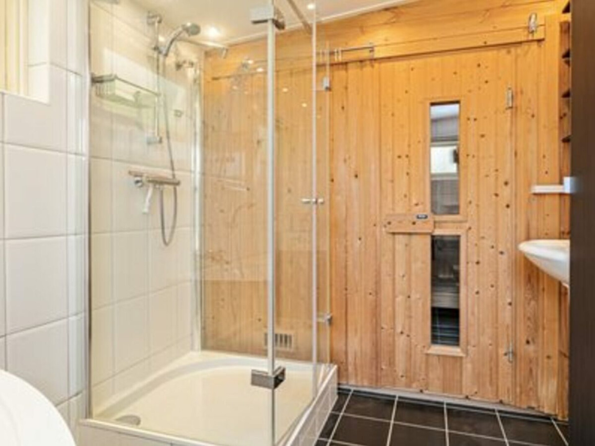 Luxe vakantiehuis met sauna en whirlpool, 20 min van strand Ouddorp - foto 19