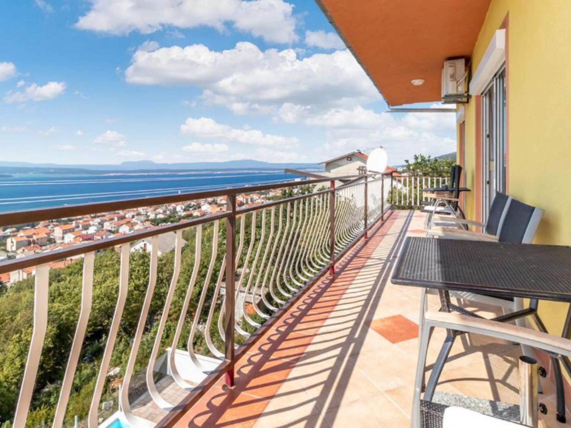 Panoramisch appartement met zeezicht en terras in Crikvenica - foto 26