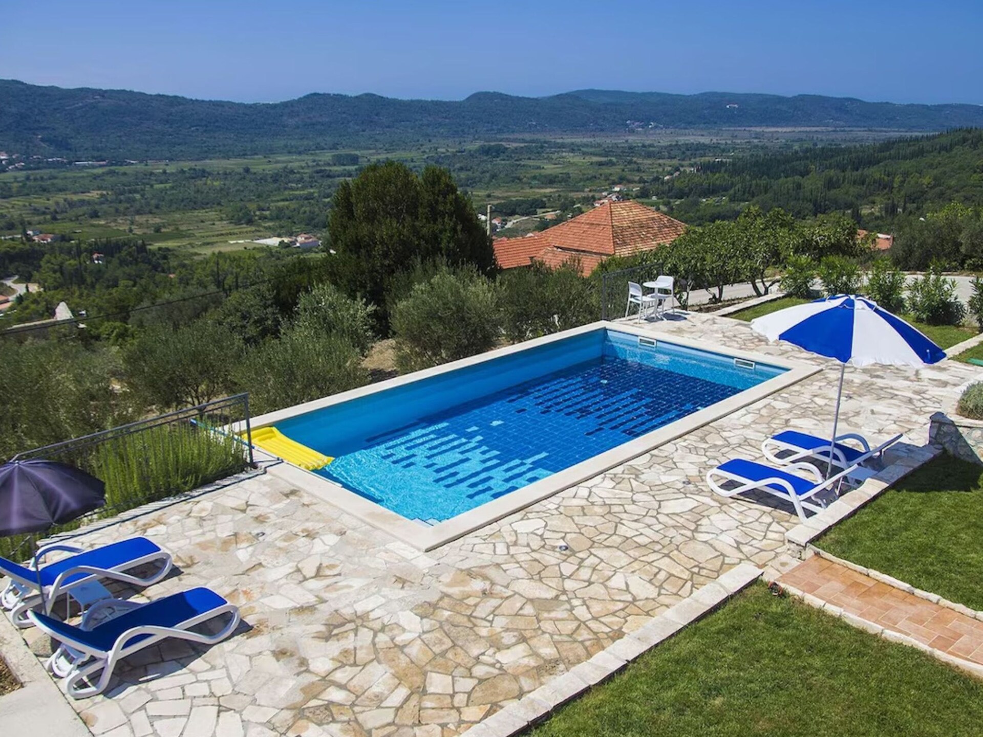 Villa Oliva in Gruda: Rustige villa met zwembad en terras - foto 25