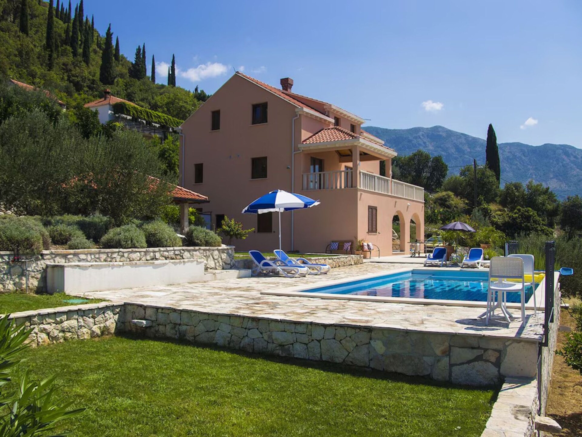 Villa Oliva in Gruda: Rustige villa met zwembad en terras - foto 34
