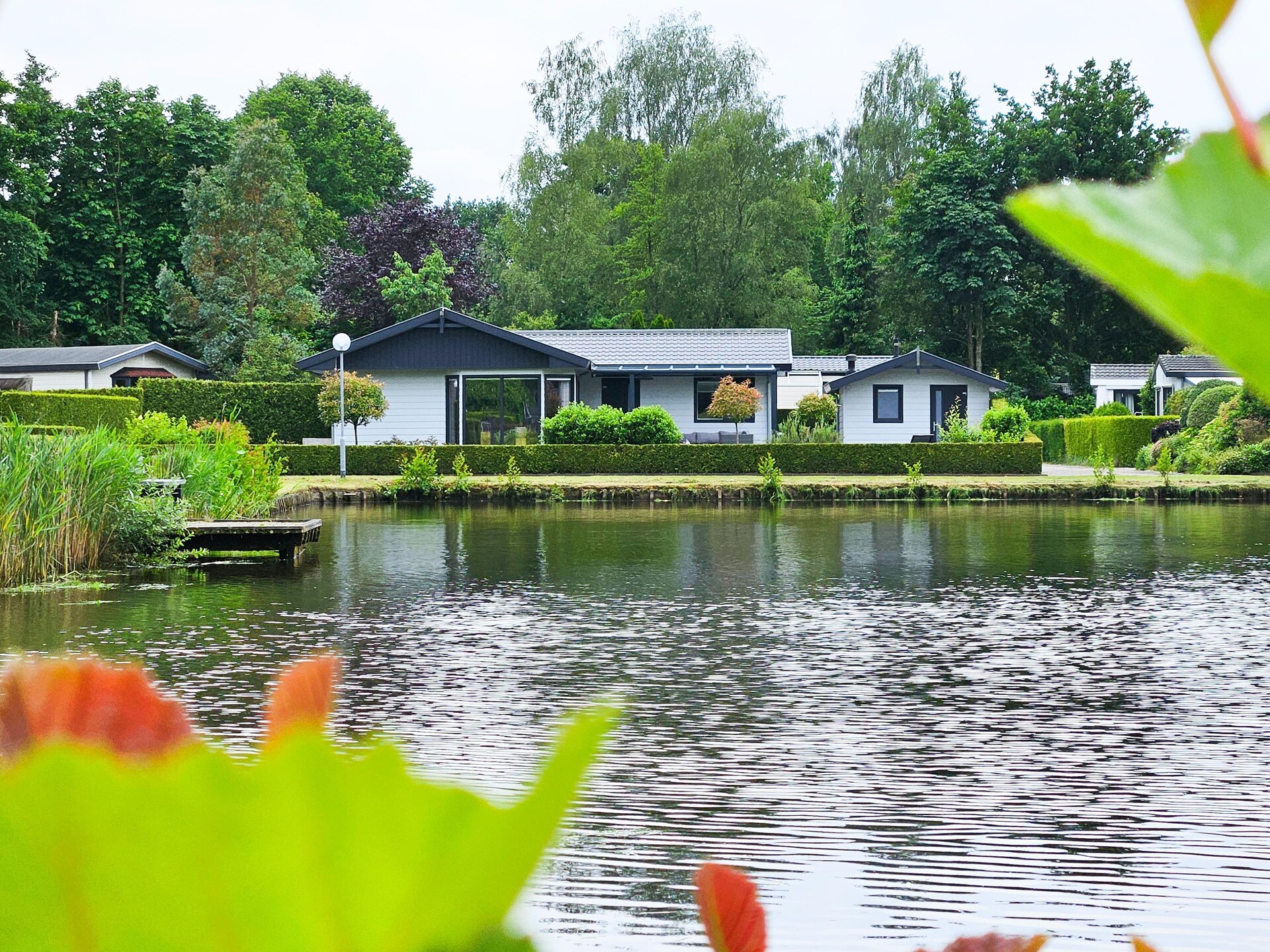 Bamboo House op de Veluwe: wellnessvilla aan rustig water voor 7 personen - foto 23