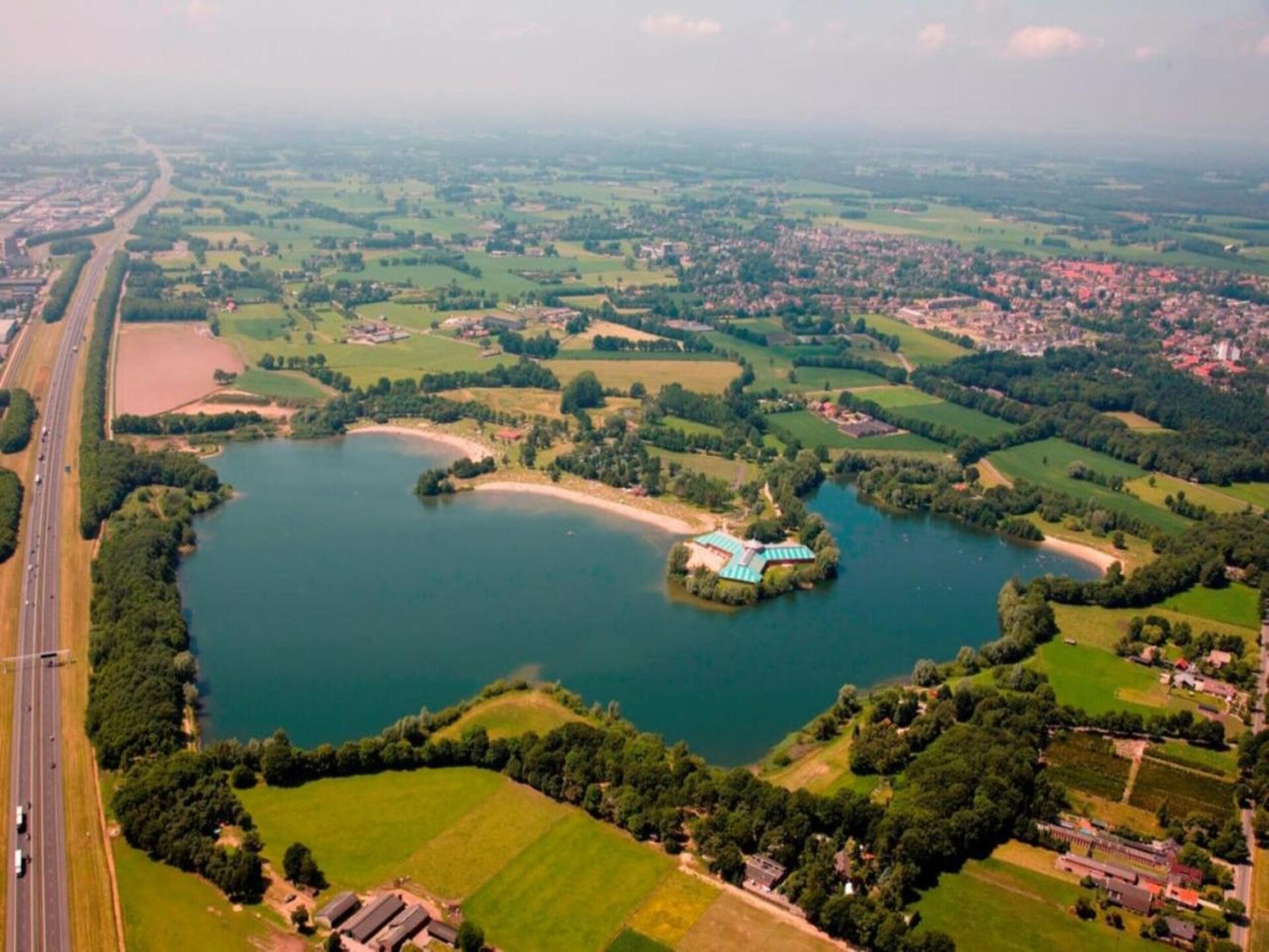 Bamboo House op de Veluwe: wellnessvilla aan rustig water voor 7 personen - foto 37