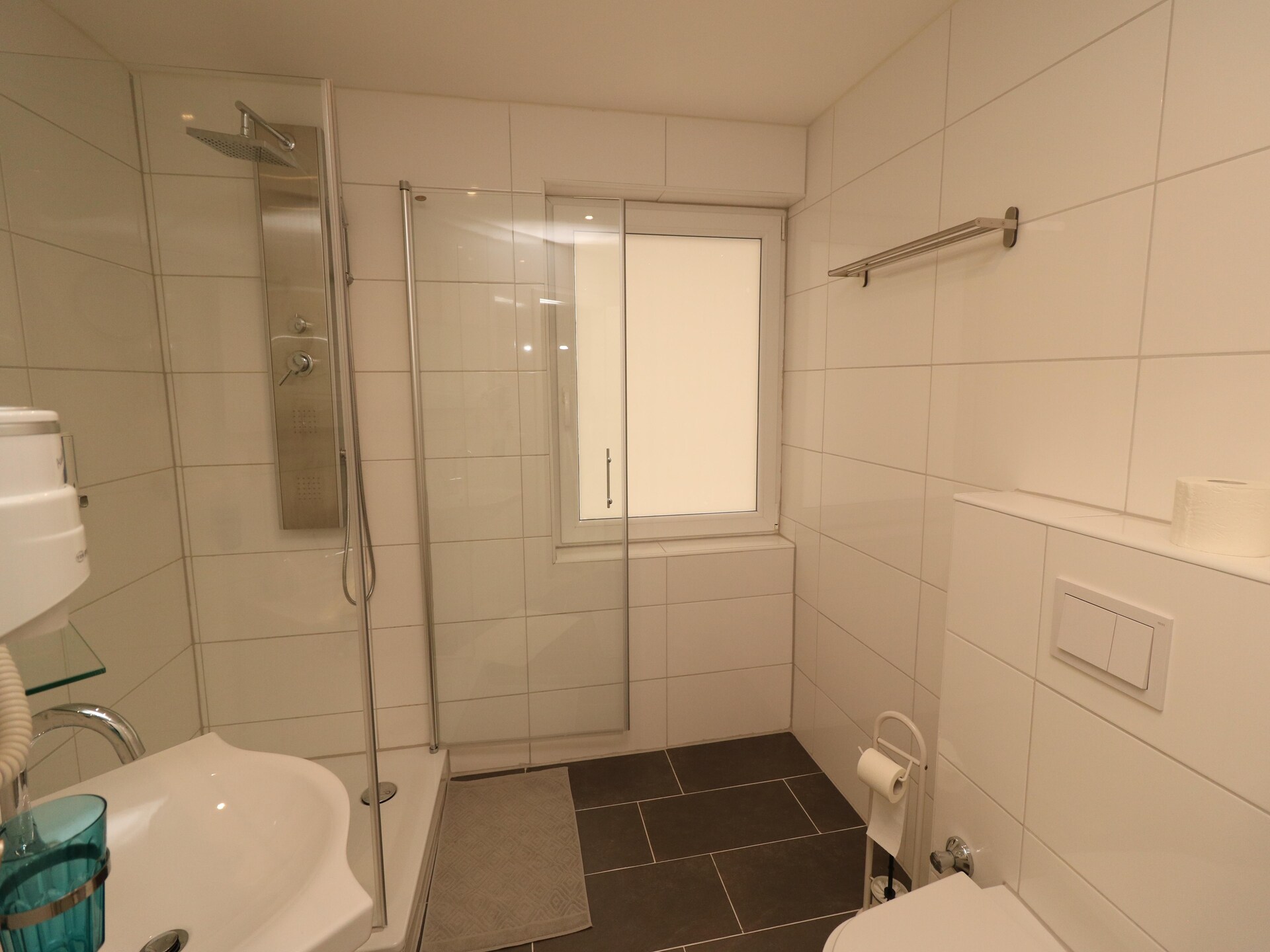 Licht appartement met gedeelde tuin op 3 km van centrum Essen - foto 13