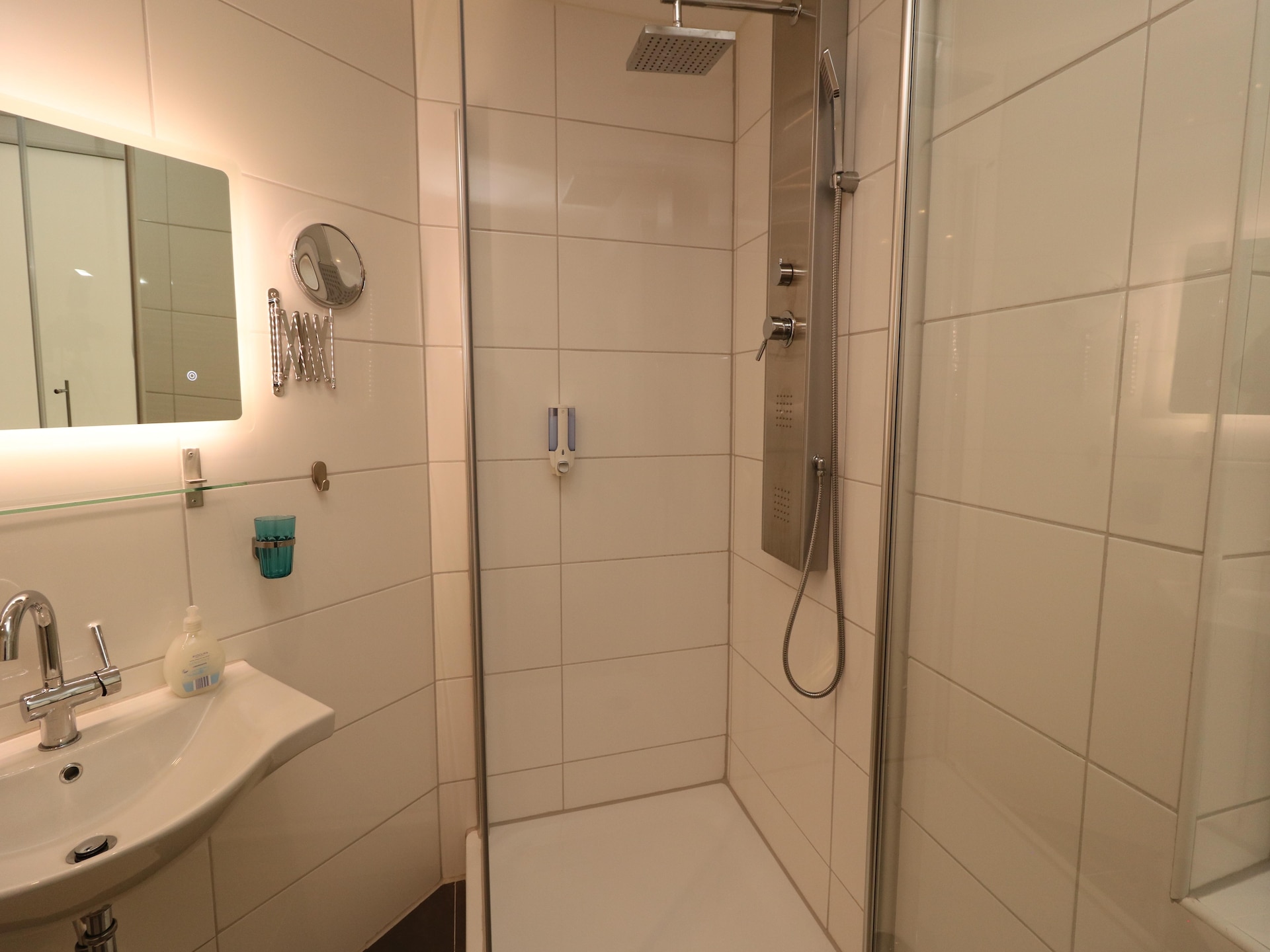 Licht appartement met gedeelde tuin op 3 km van centrum Essen - foto 15