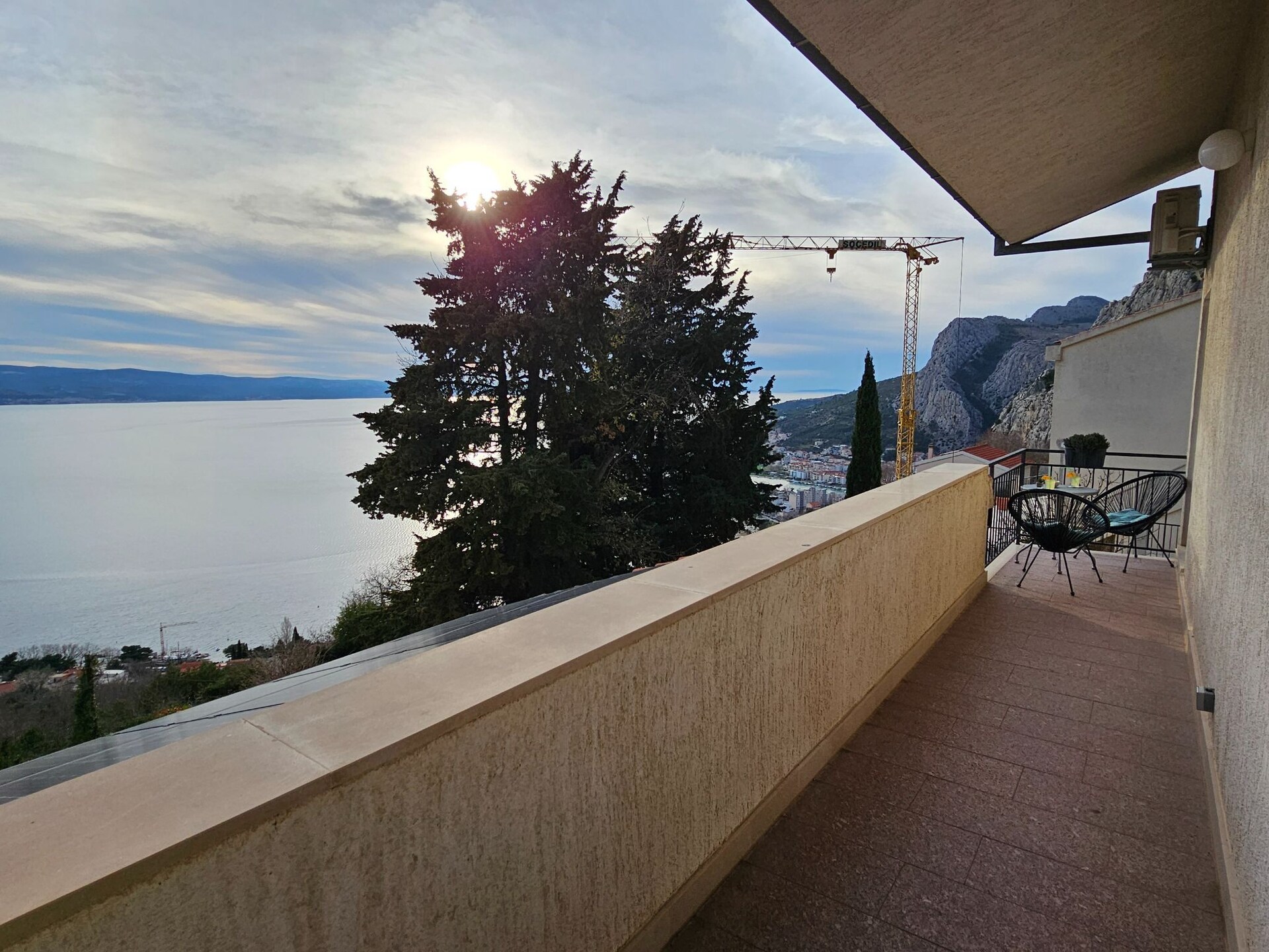 Zonovergoten vakantiehuis met jacuzzi en tuin op 2,5 km van het strand van Omiš - foto 37