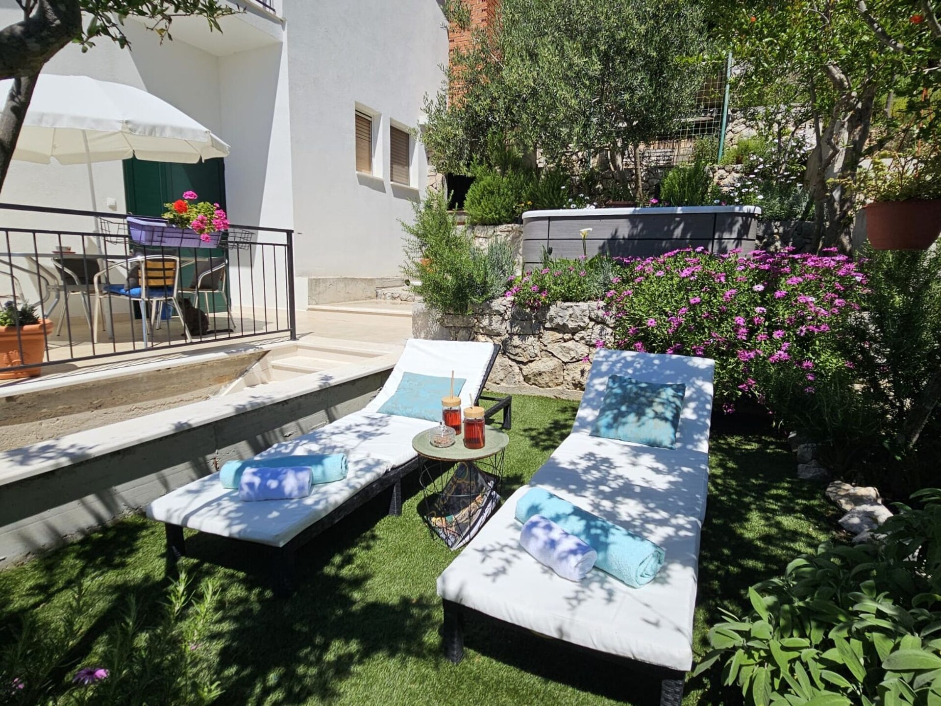 Zonovergoten vakantiehuis met jacuzzi en tuin op 2,5 km van het strand van Omiš - foto 61