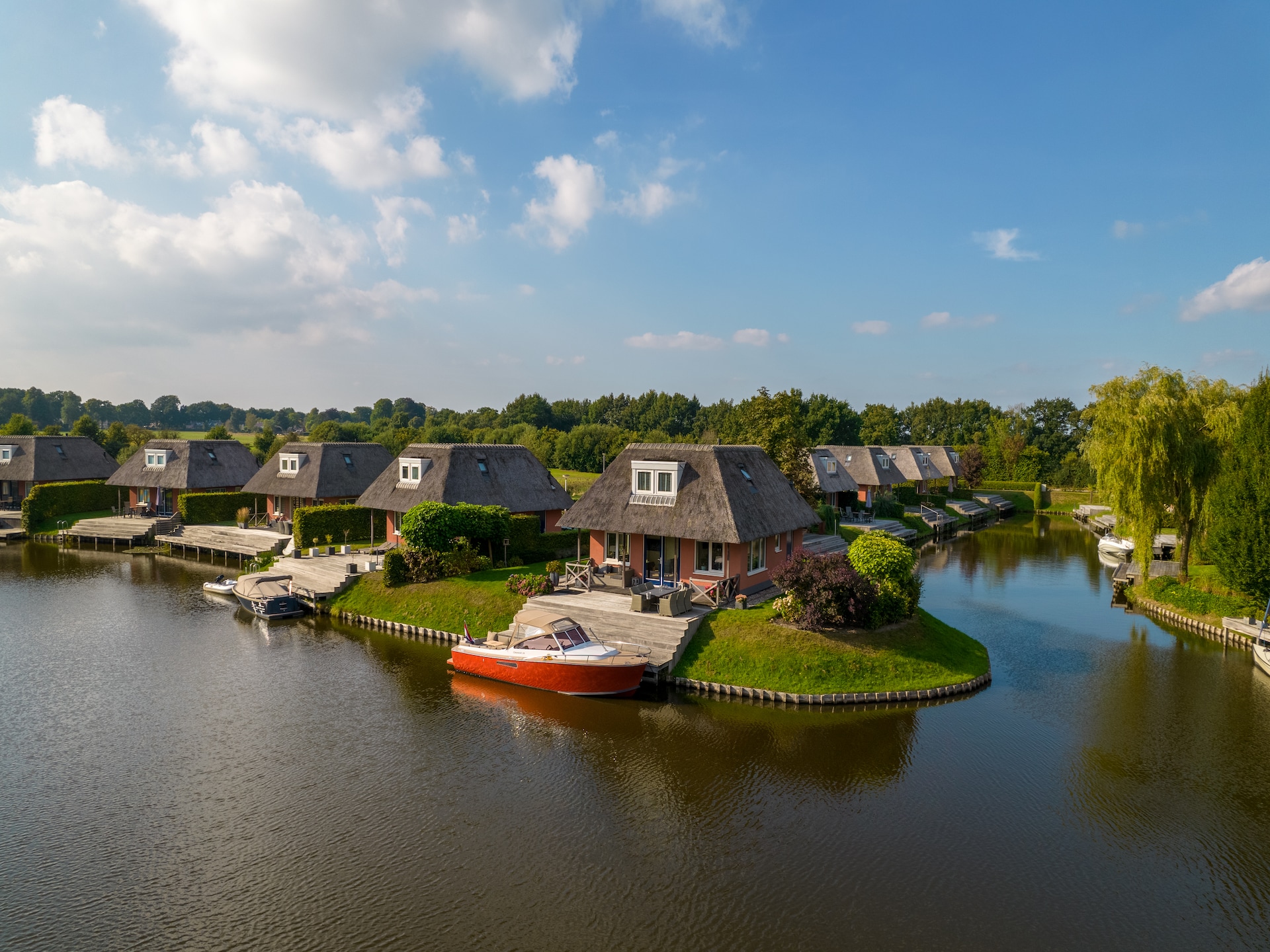Luxe vakantiehuis met privé zwembad aan water op Waterpark De Bloemert - foto 32
