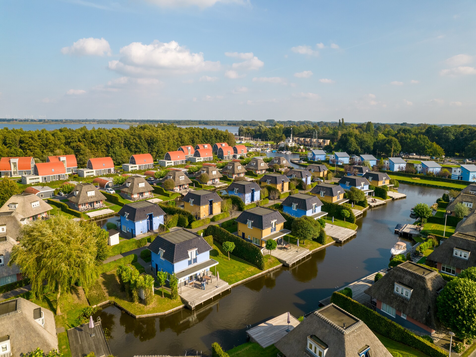 Luxe vakantiehuis met privé zwembad aan water op Waterpark De Bloemert - foto 19