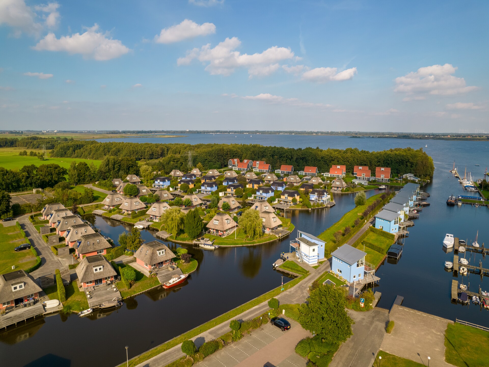 Luxe vakantiehuis met privé zwembad aan water op Waterpark De Bloemert - foto 21