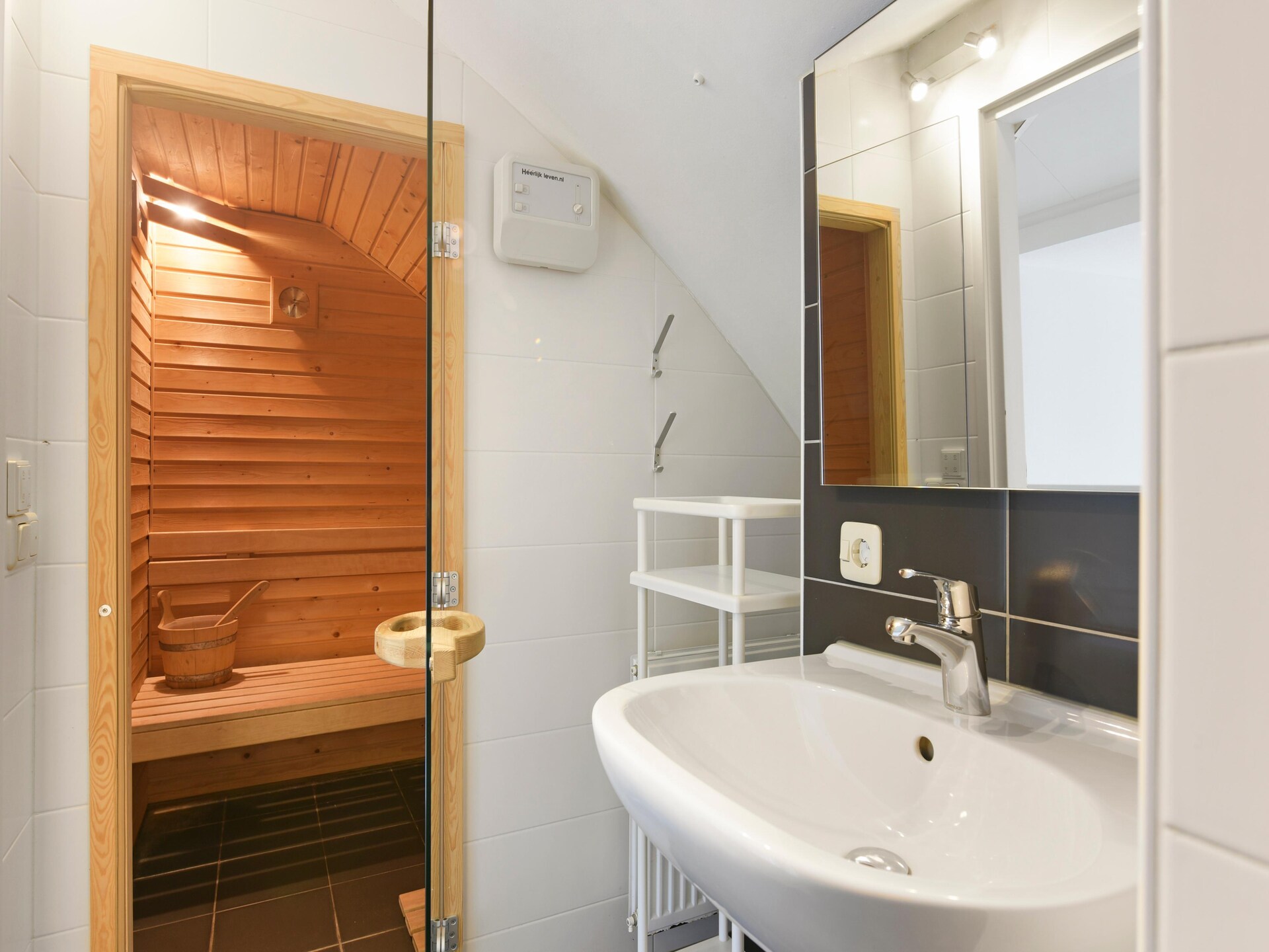 Luxe vrijstaand vakantiehuis voor 12 personen aan Zuidlaardermeer in Drenthe - foto 8