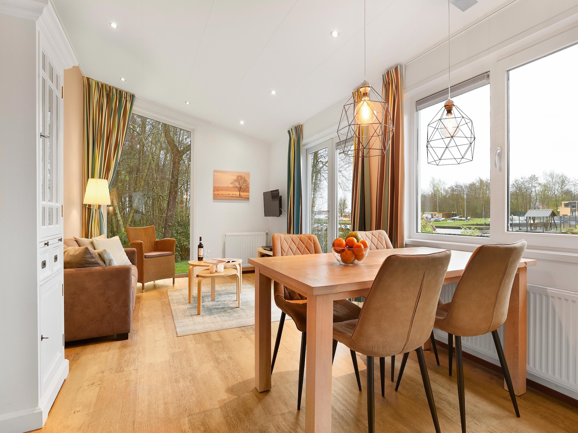 Vrijstaand waterchalet aan het Zuidlaardermeer in Drenthe - foto 2