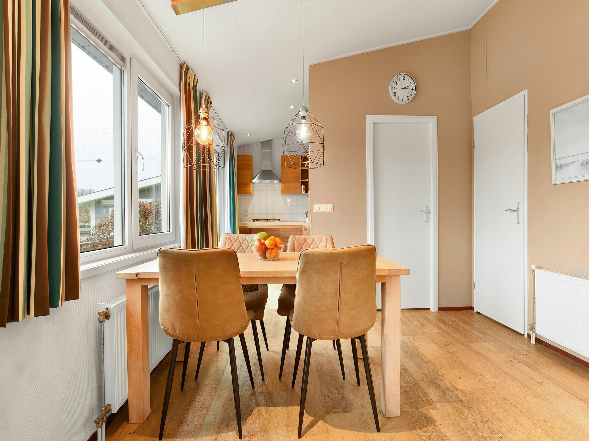 Vrijstaand waterchalet aan het Zuidlaardermeer in Drenthe - foto 3
