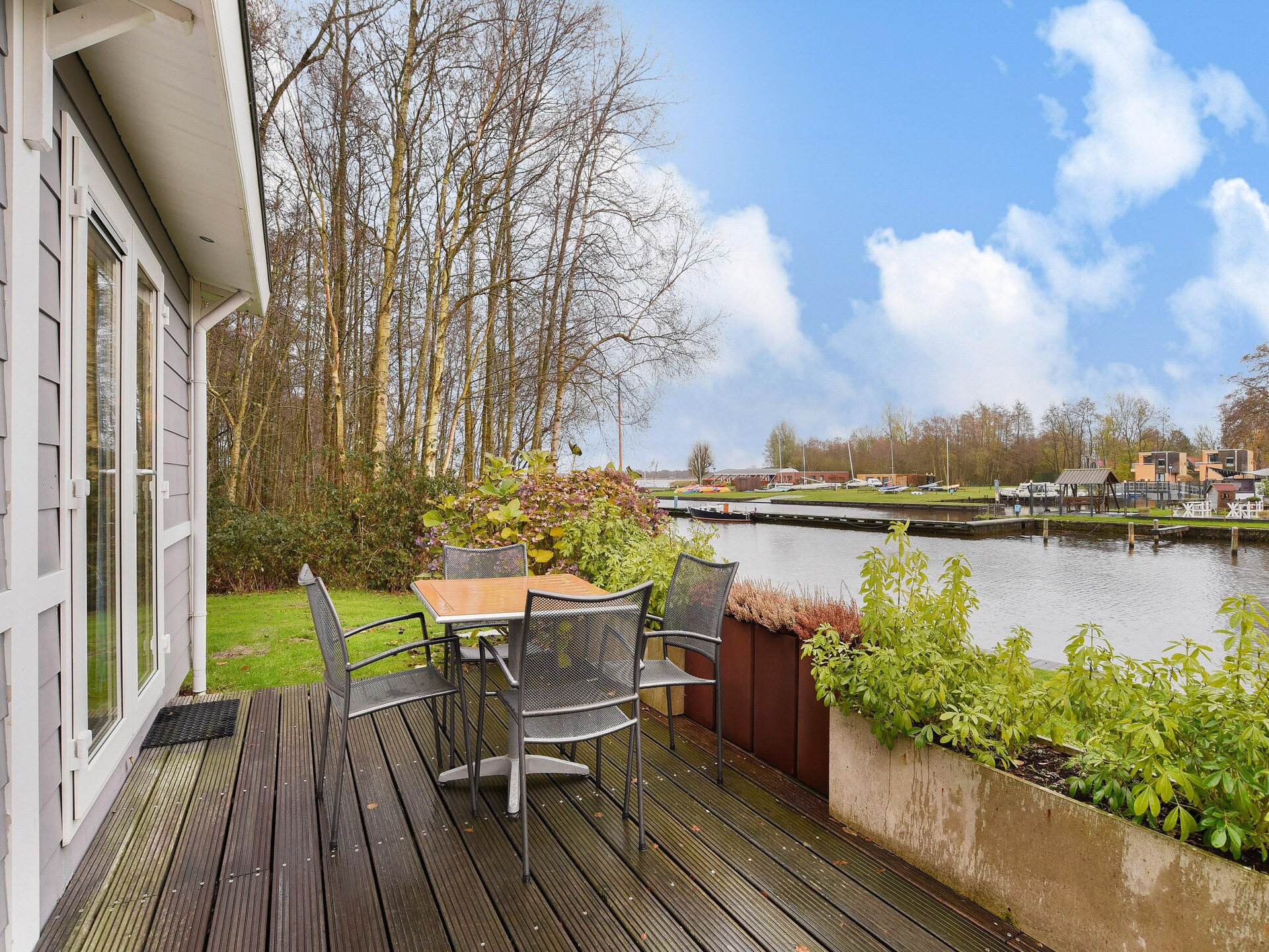 Vrijstaand waterchalet aan het Zuidlaardermeer in Drenthe - foto 10
