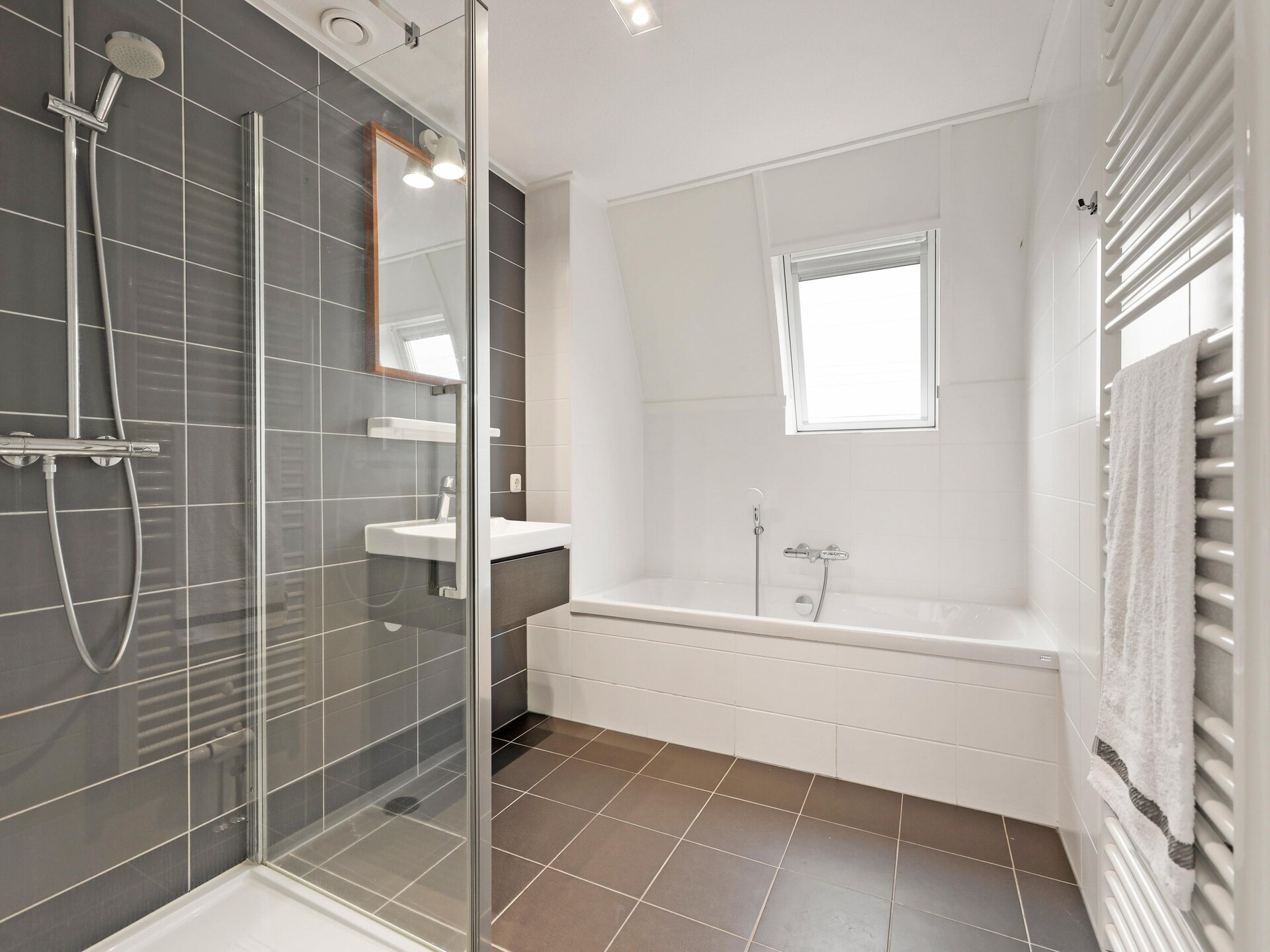 Luxe vrijstaand vakantiehuis met privé zwembad aan het Zuidlaardermeer - foto 10