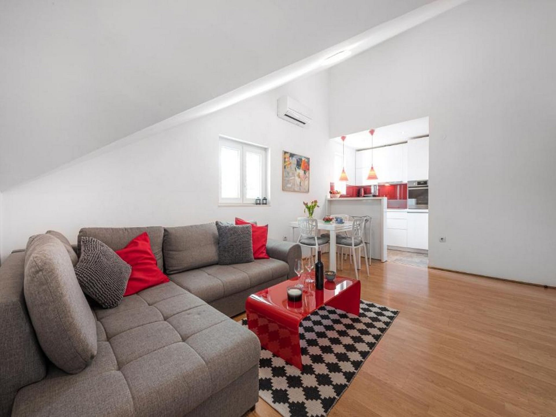 Ruim 2-slaapkamerappartement met balkon en zeezicht op Lapad, 200m van strand - foto 3