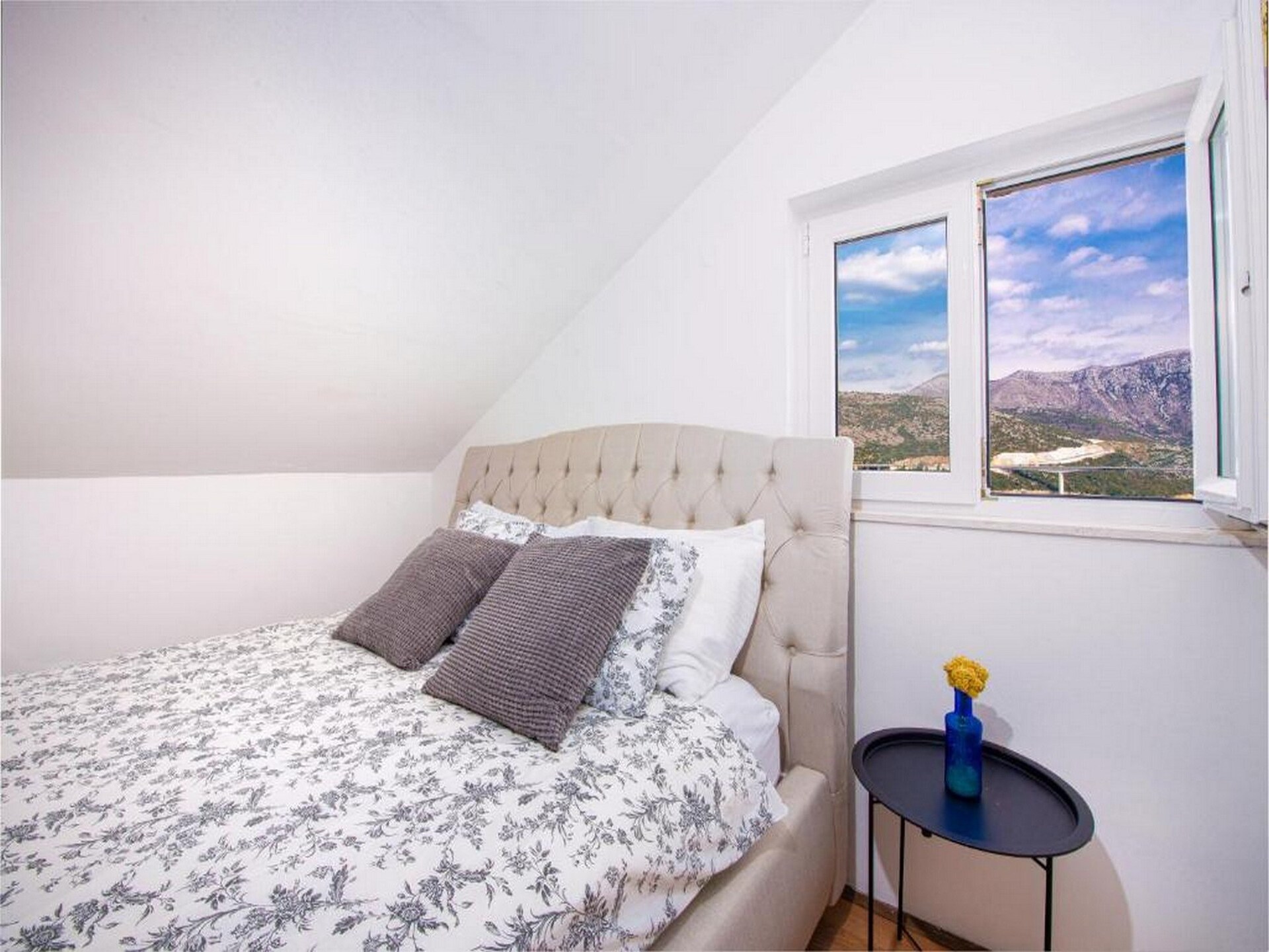 Ruim 2-slaapkamerappartement met balkon en zeezicht op Lapad, 200m van strand - foto 10