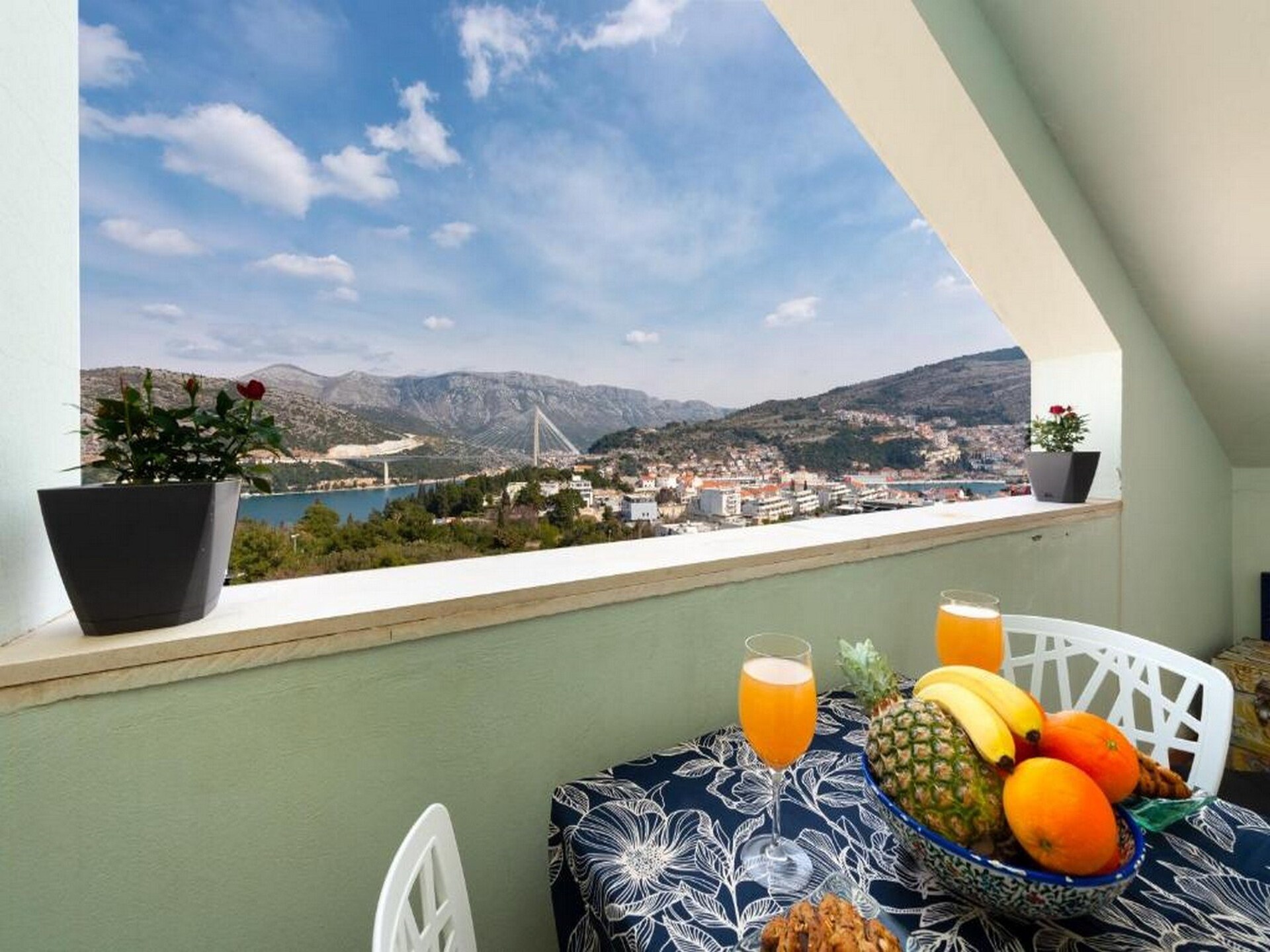 Ruim 2-slaapkamerappartement met balkon en zeezicht op Lapad, 200m van strand - foto 16