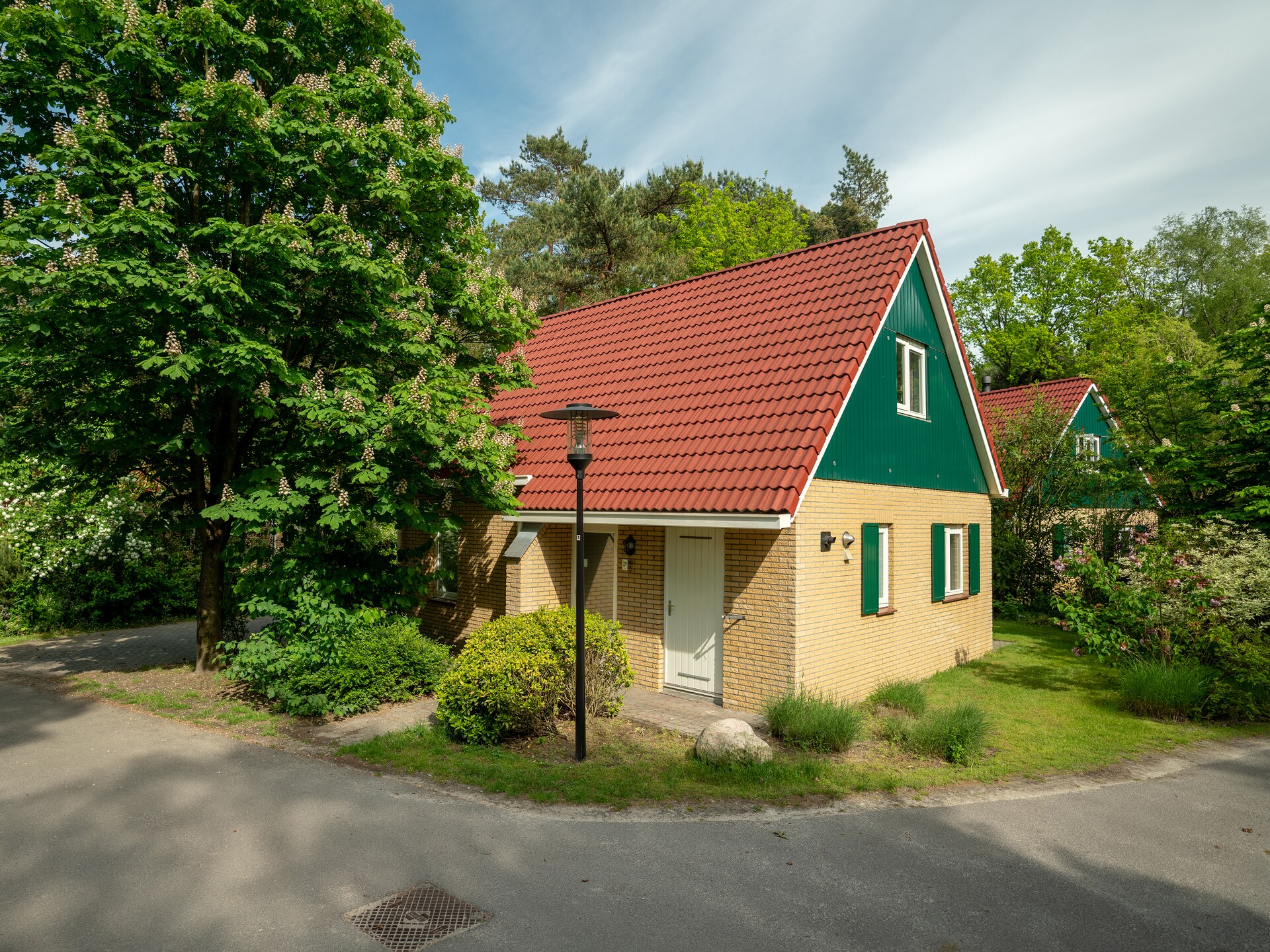 Vrijstaand vakantiehuis op groen park, nabij bos en golfbaan - foto 2